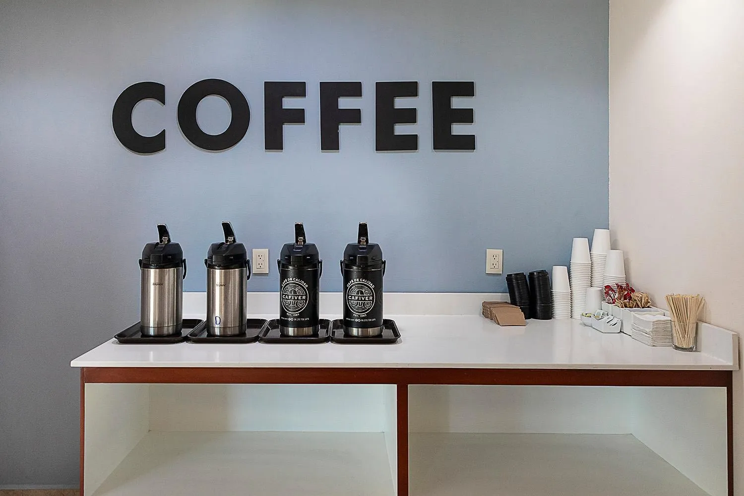 Coffee/tea facilities in Staybridge Suites Queretaro by IHG