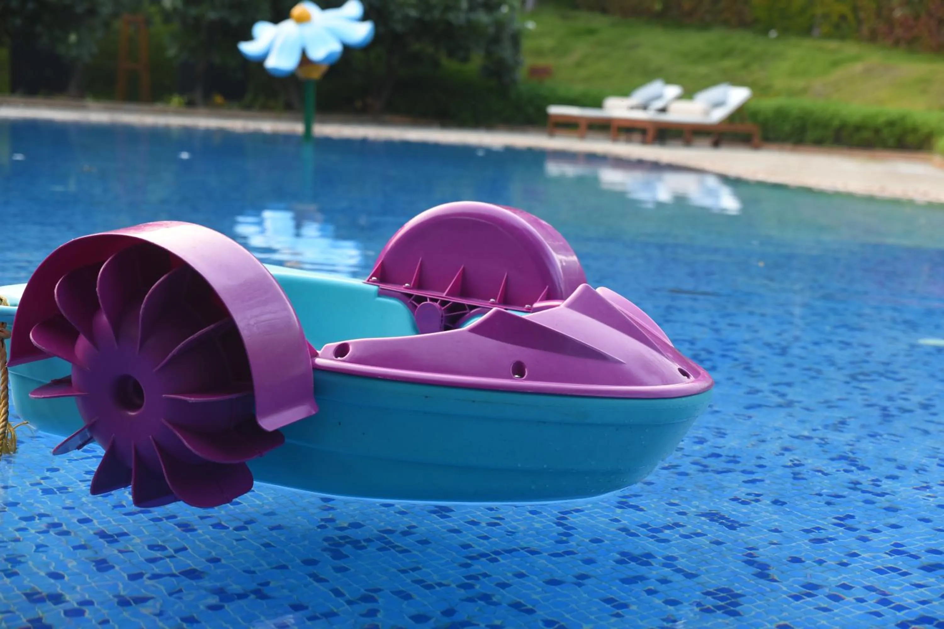 Swimming pool in Taj Aravali Resort & Spa Udaipur