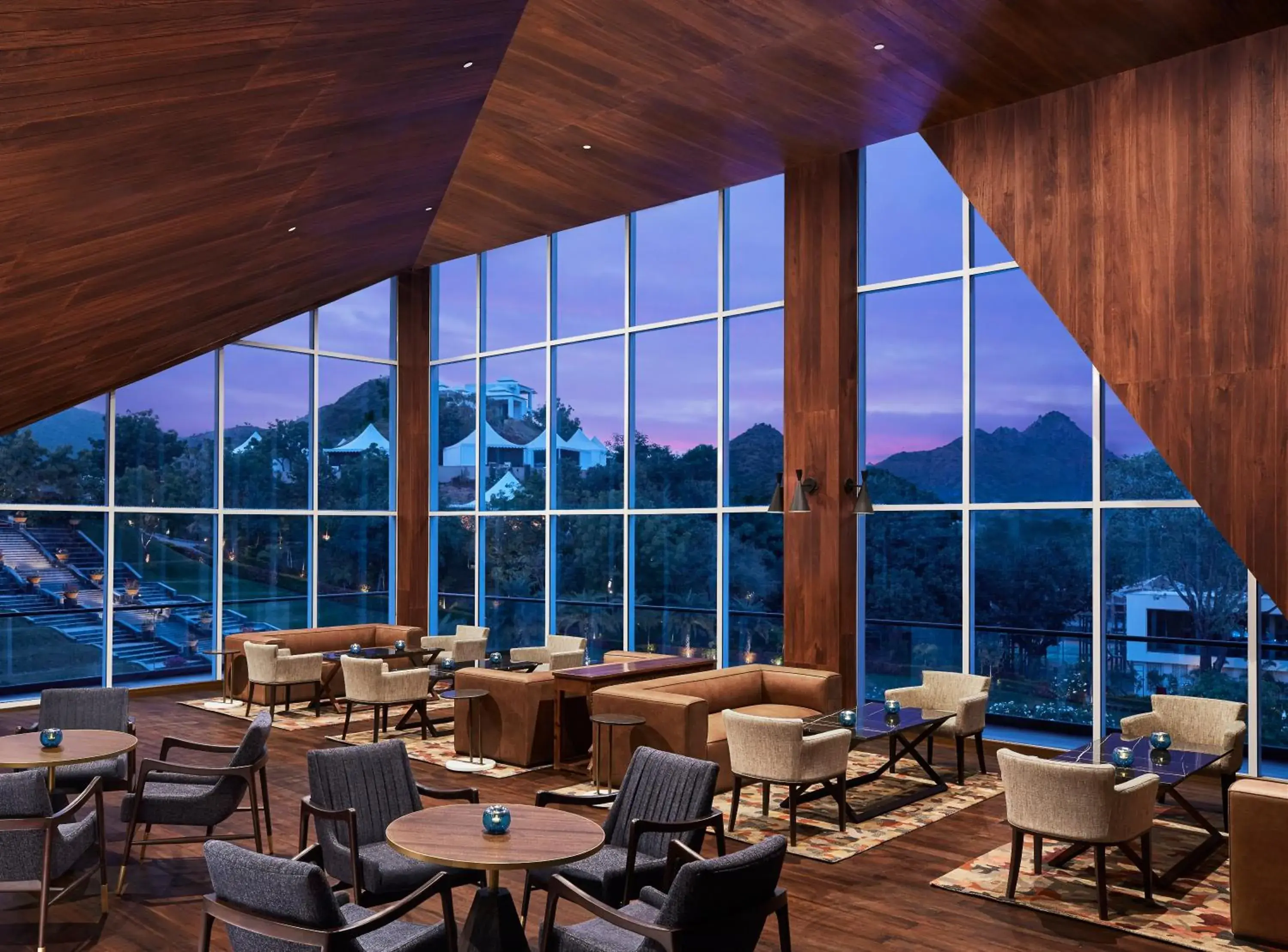 Restaurant/places to eat in Taj Aravali Resort & Spa Udaipur Restaurant/places to eat in Taj Aravali Resort & Spa Udaipur