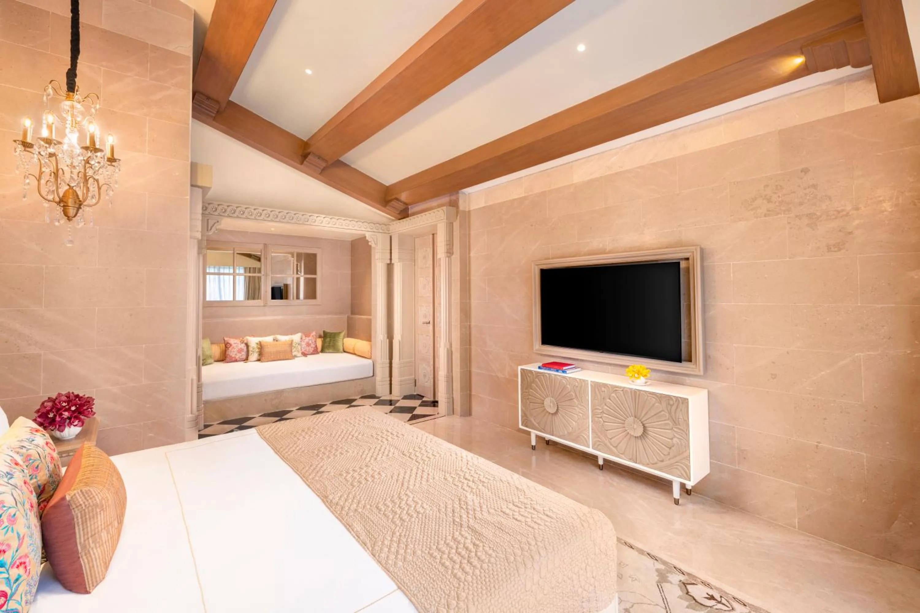 Bed in Taj Aravali Resort & Spa Udaipur