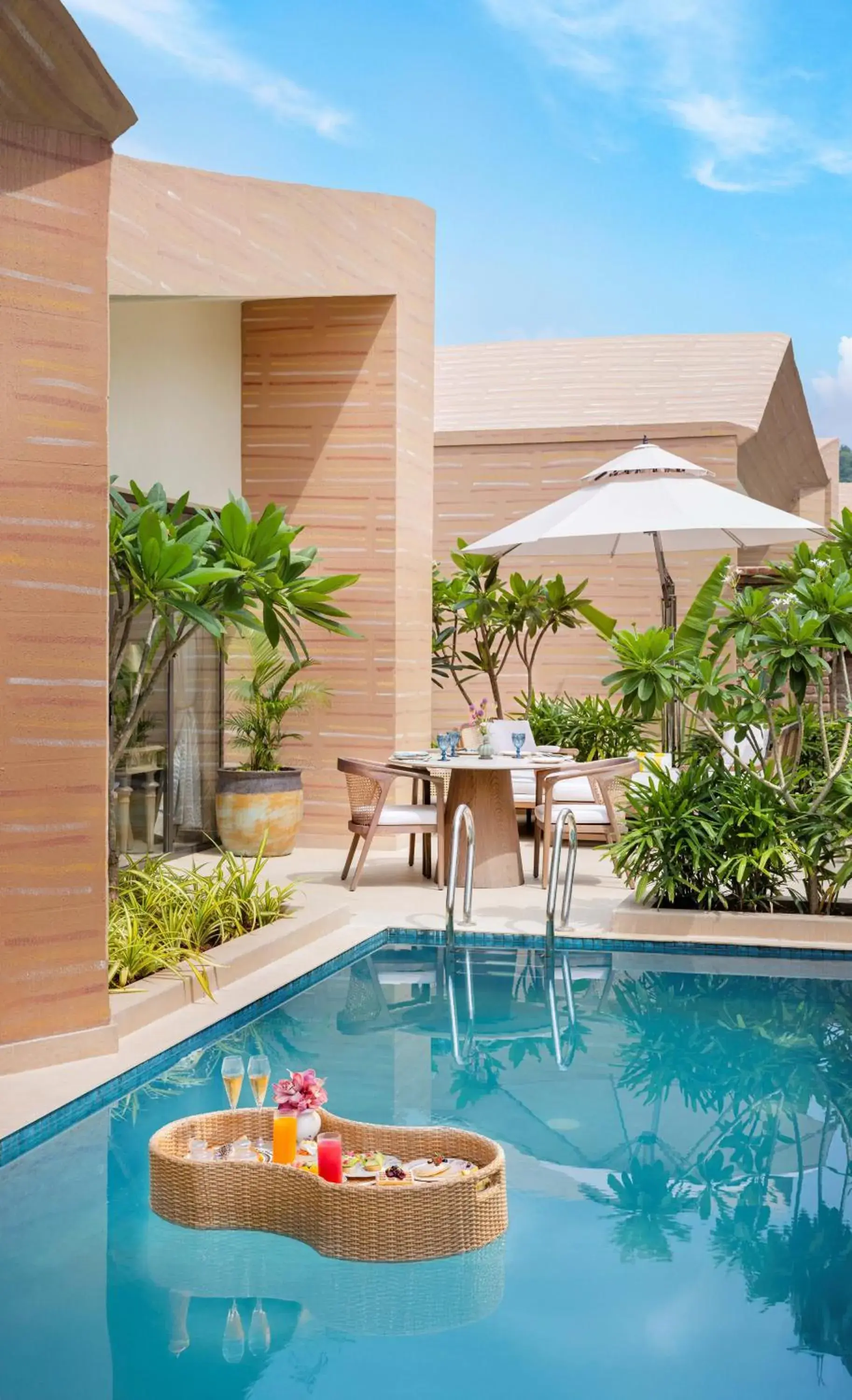 Breakfast in Taj Aravali Resort & Spa Udaipur Breakfast in Taj Aravali Resort & Spa Udaipur