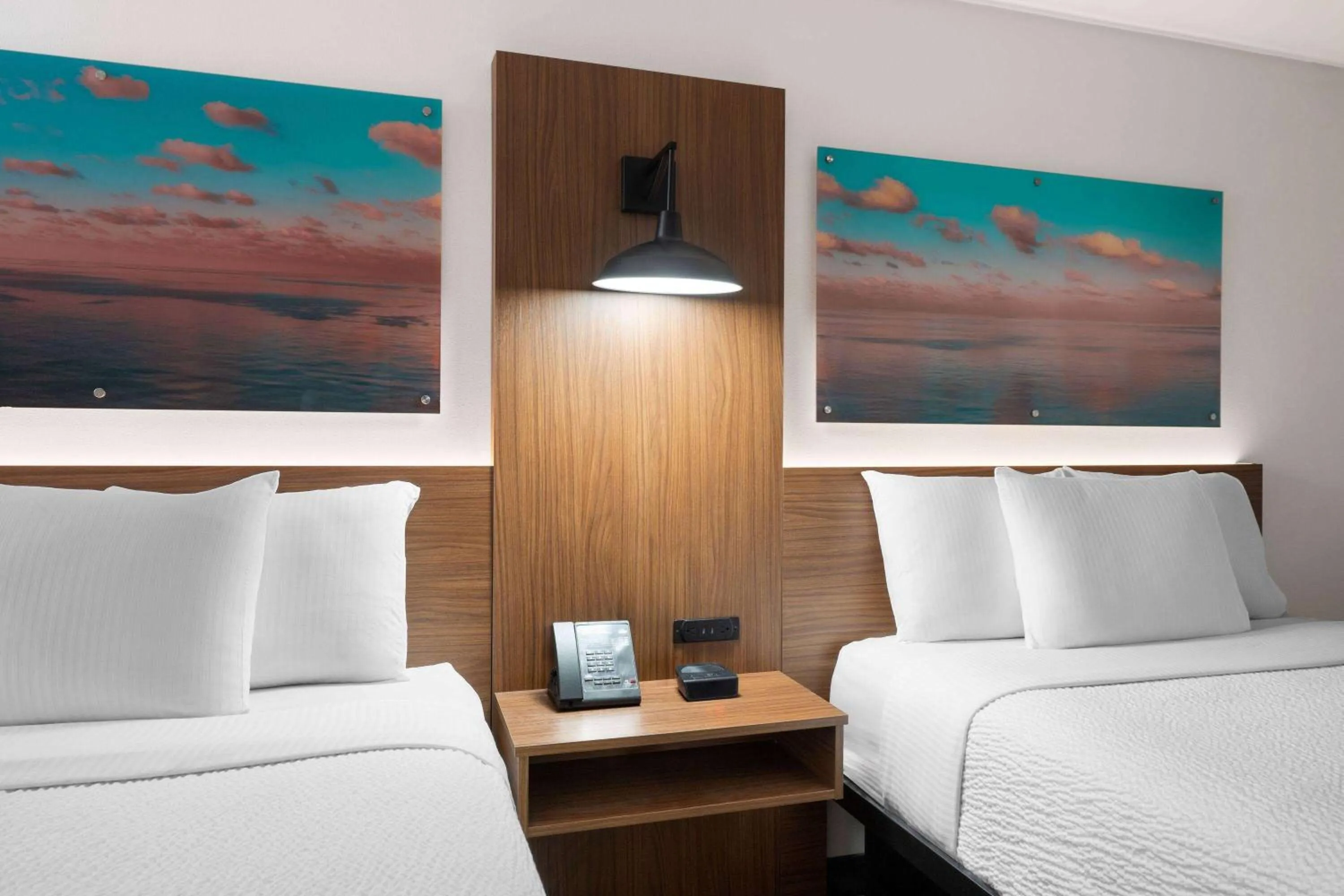 Photo of the whole room, Bed in La Quinta Inn by Wyndham San Diego - Miramar