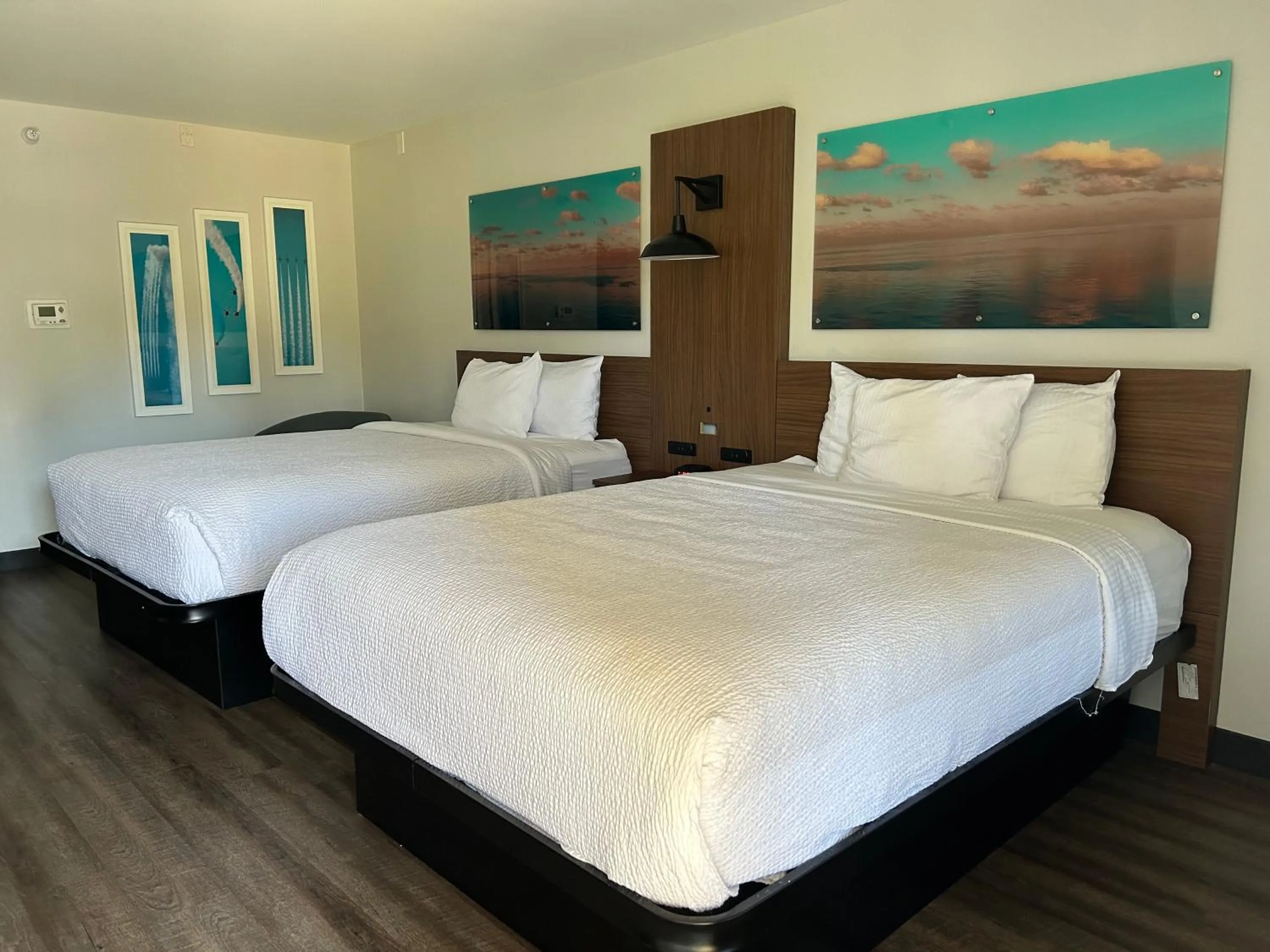 Bedroom, Bed in La Quinta Inn by Wyndham San Diego - Miramar