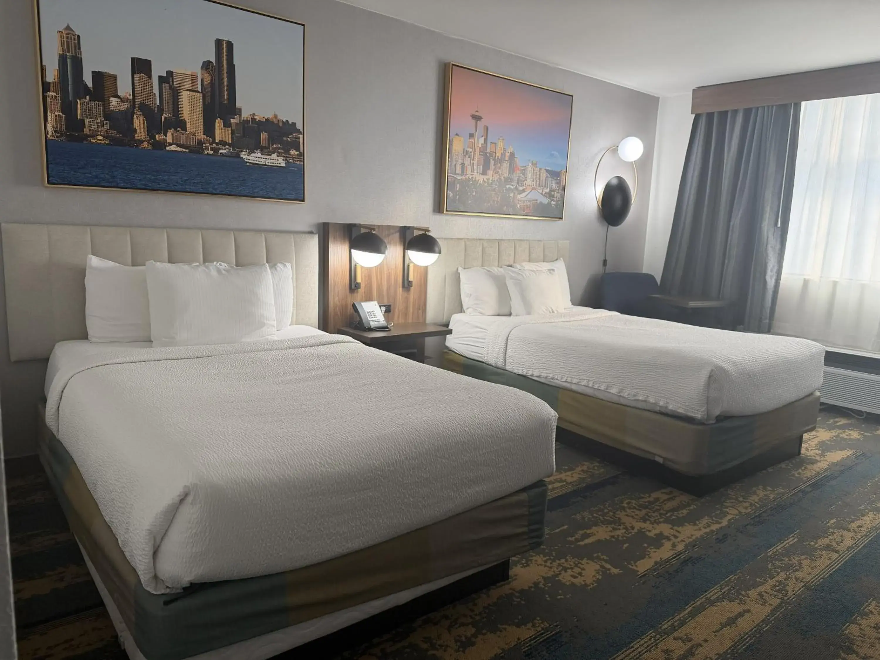 Bed in La Quinta by Wyndham Seattle Sea-Tac Airport Bed in La Quinta by Wyndham Seattle Sea-Tac Airport