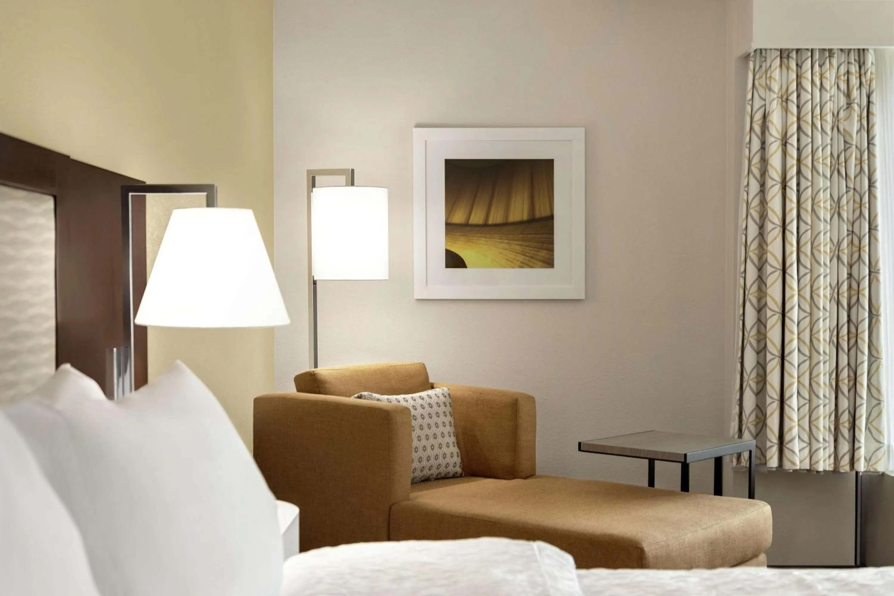 Photo of the whole room in Hampton Inn Houston Hobby Airport