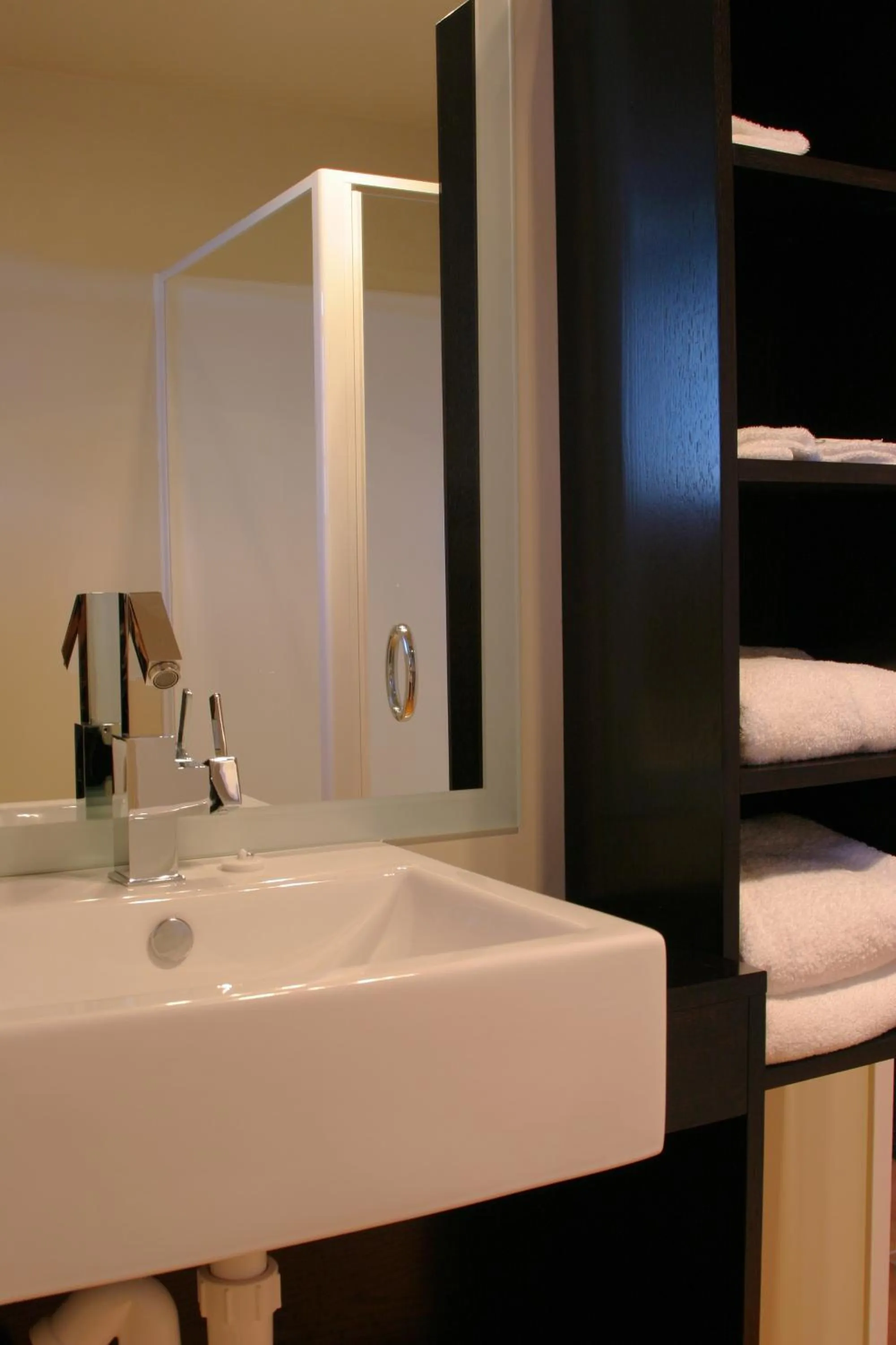 Bathroom in Lobster Inn Motel