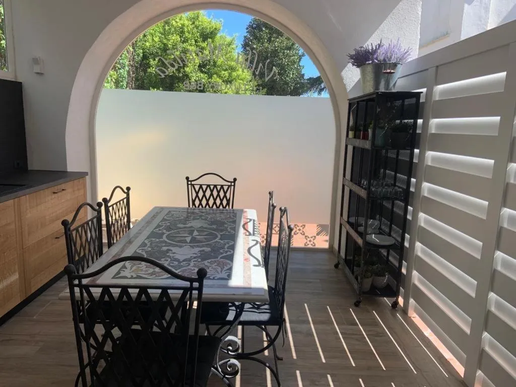 Dining area in VILLA MATILDA luxury B&B