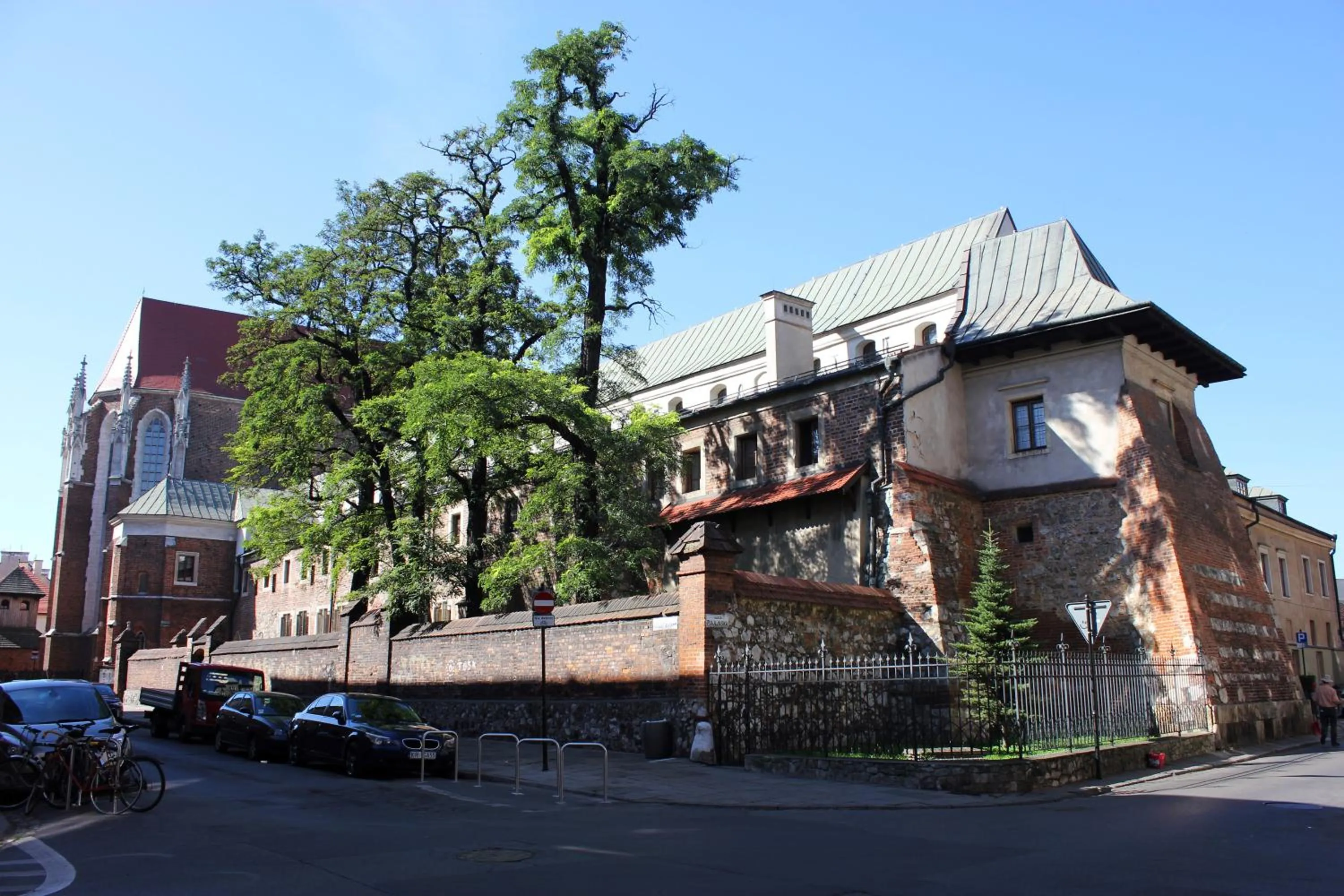 Nearby landmark in CDR