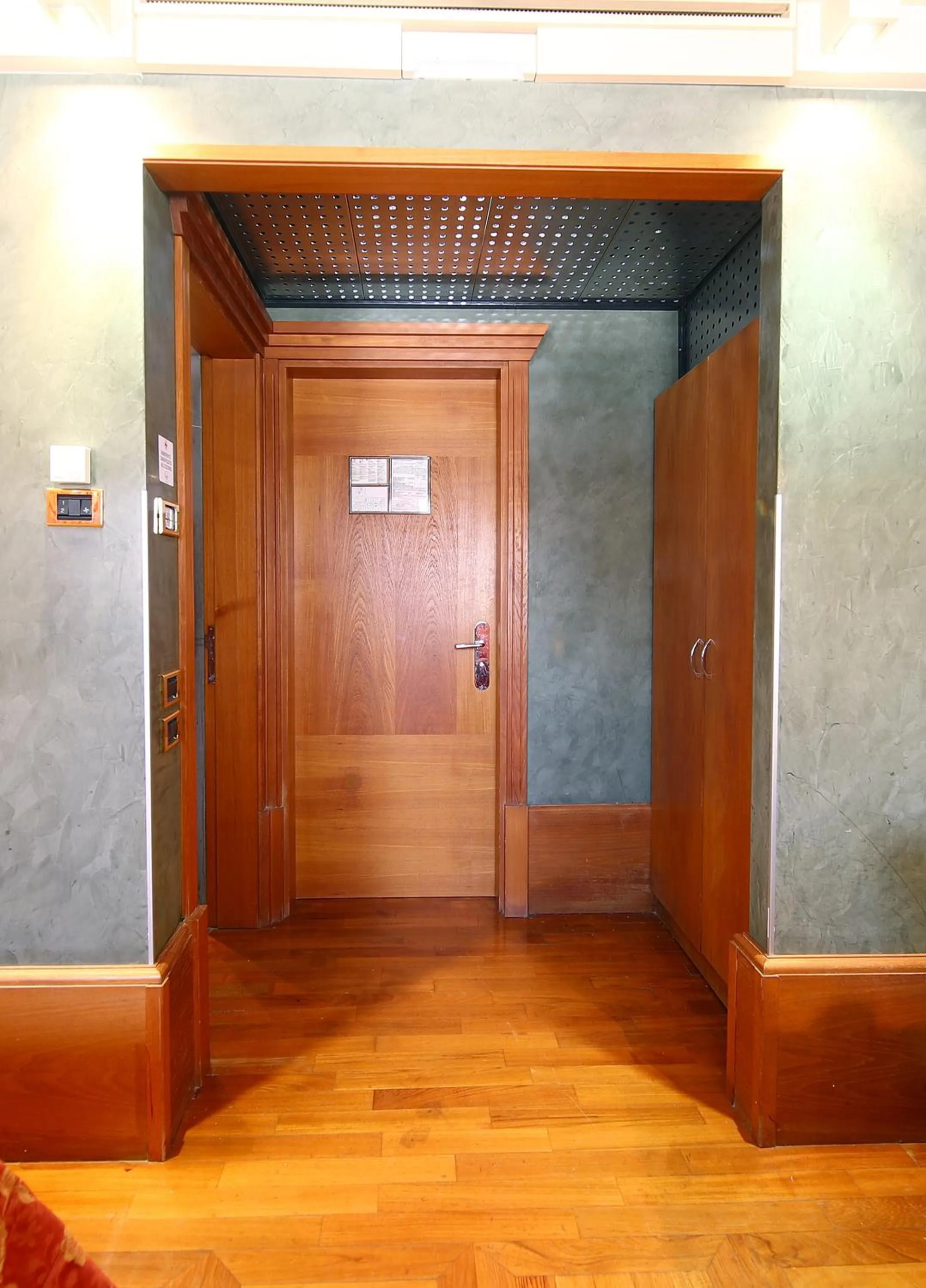 Decorative detail in HR Hotel