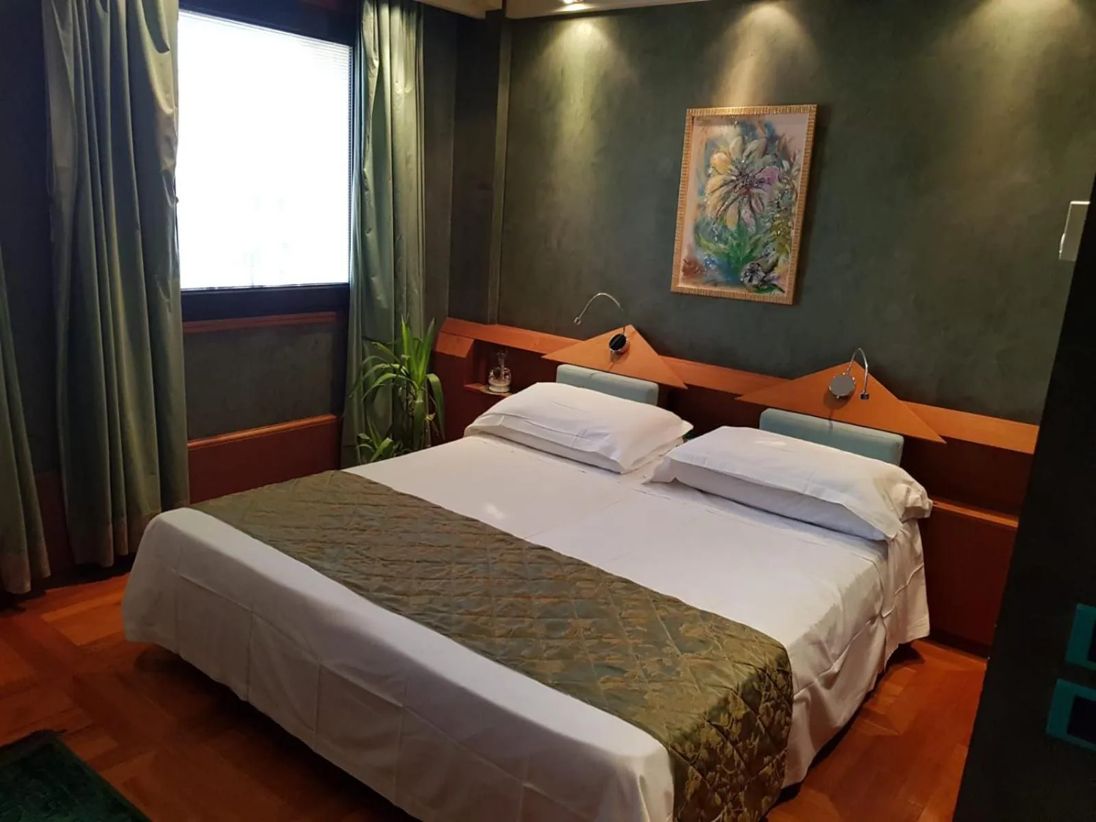 Bedroom, Bed in HR Hotel