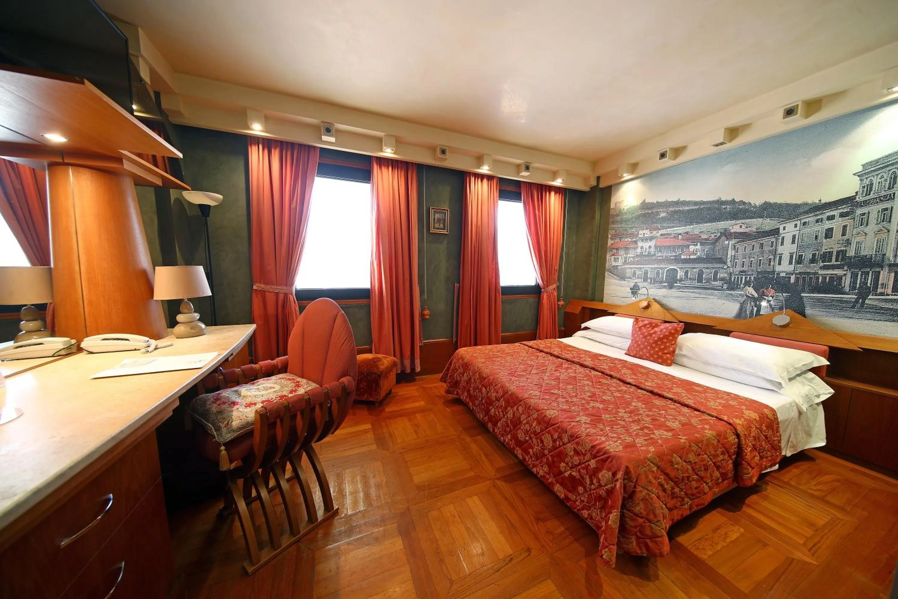 Bedroom, Bed in HR Hotel