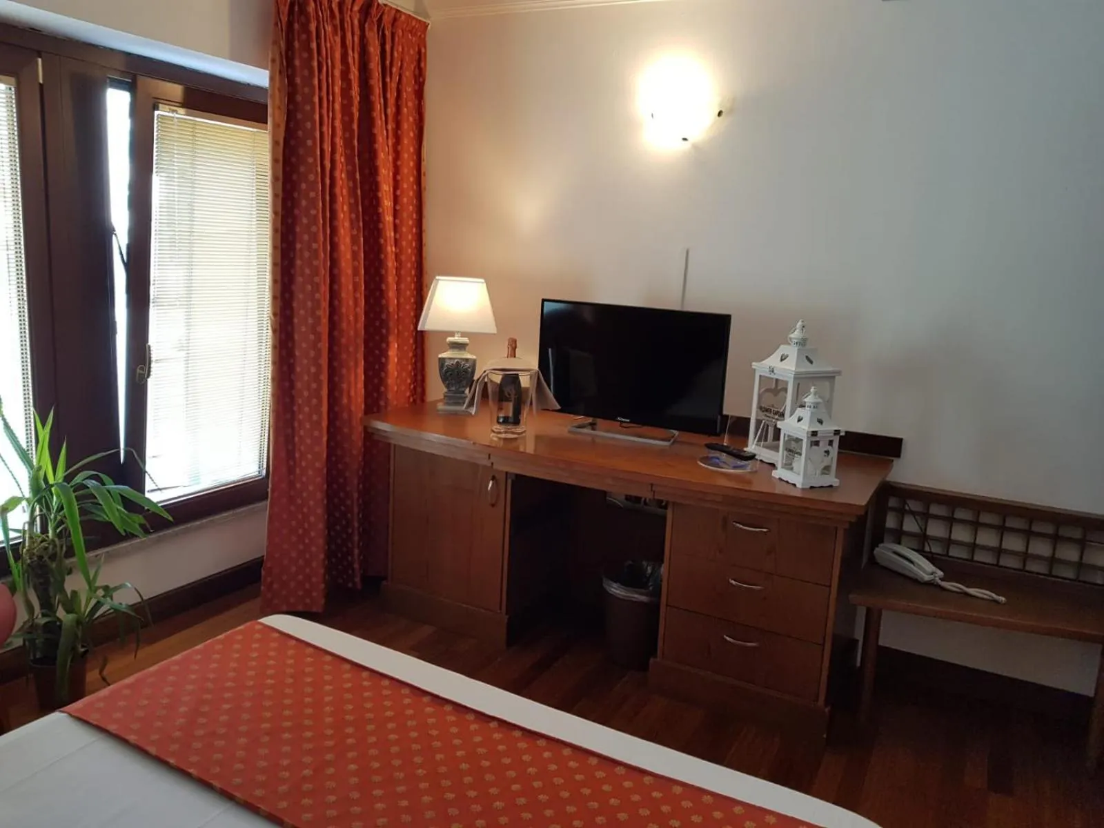 Bedroom, Bed in HR Hotel