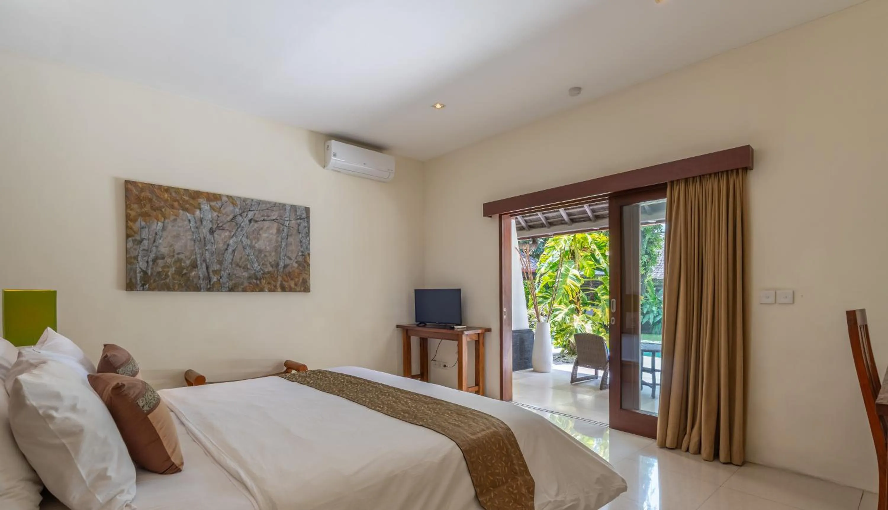 Bedroom, Bed in Anyar Estate