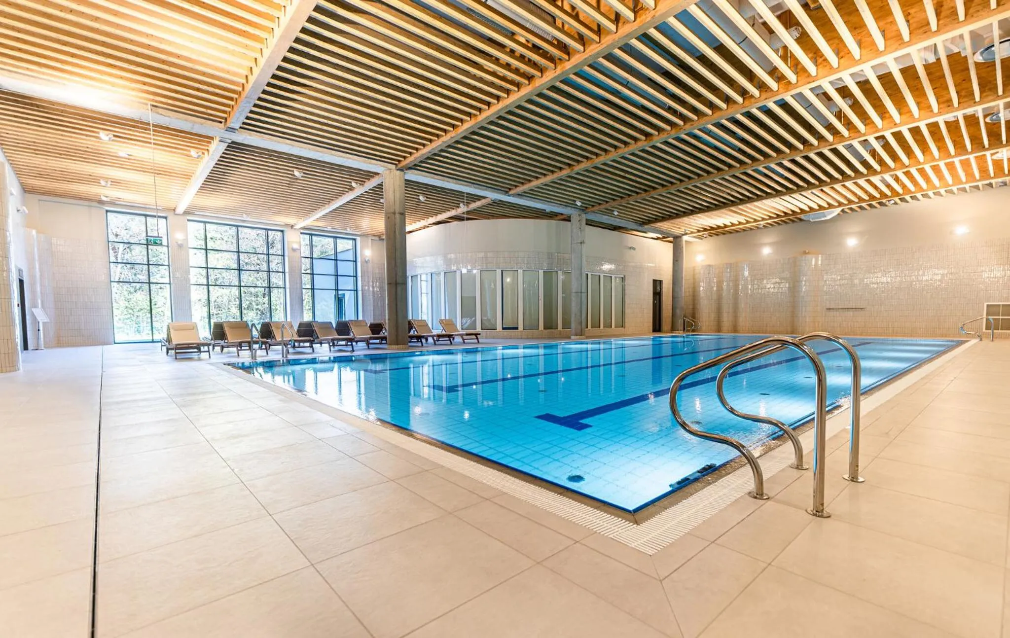 Swimming pool in Instytut Zdrowia Sofra FIT & SPA