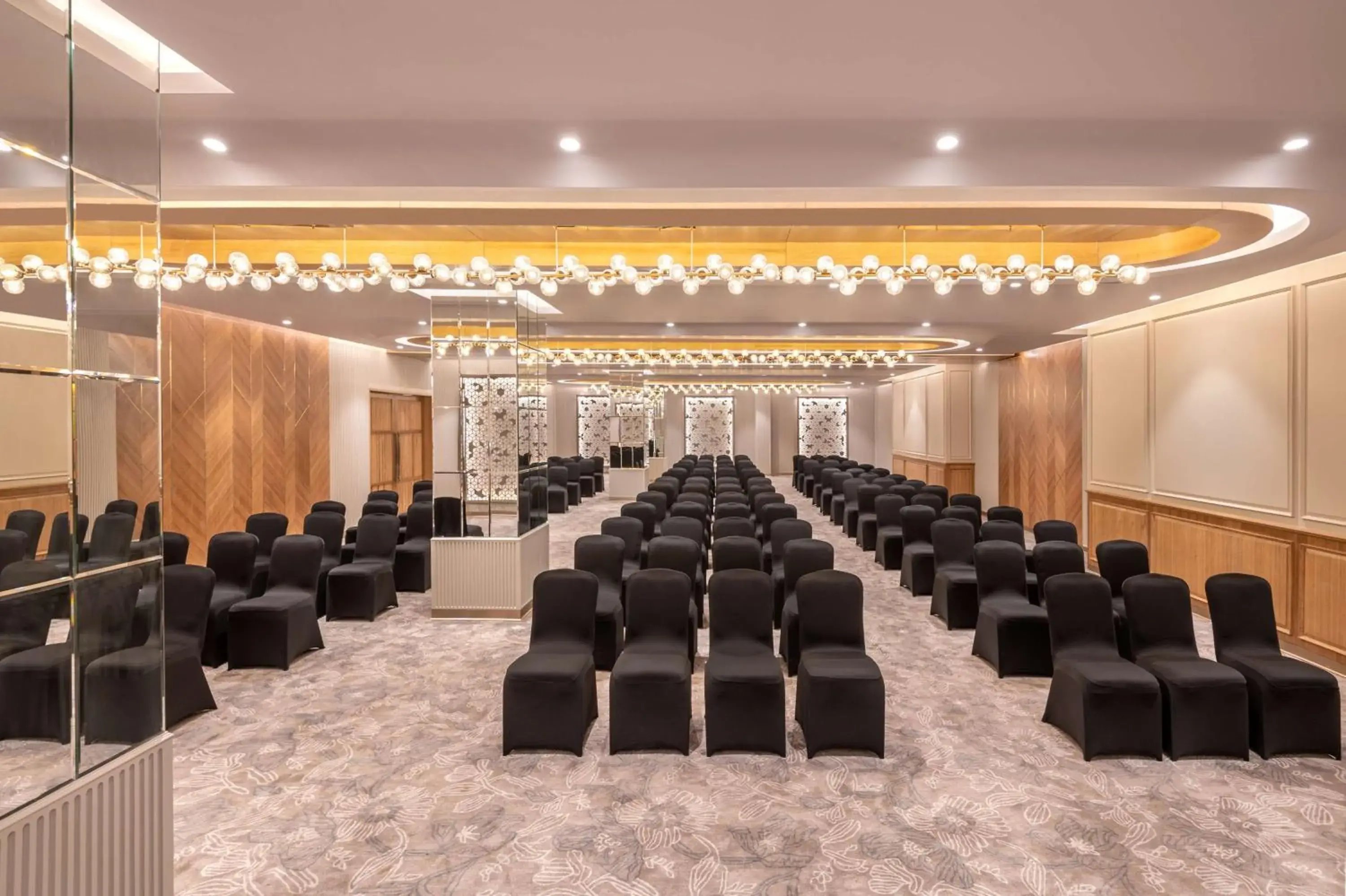 Banquet/Function facilities in Radisson Hotel Sector 29 Gurugram