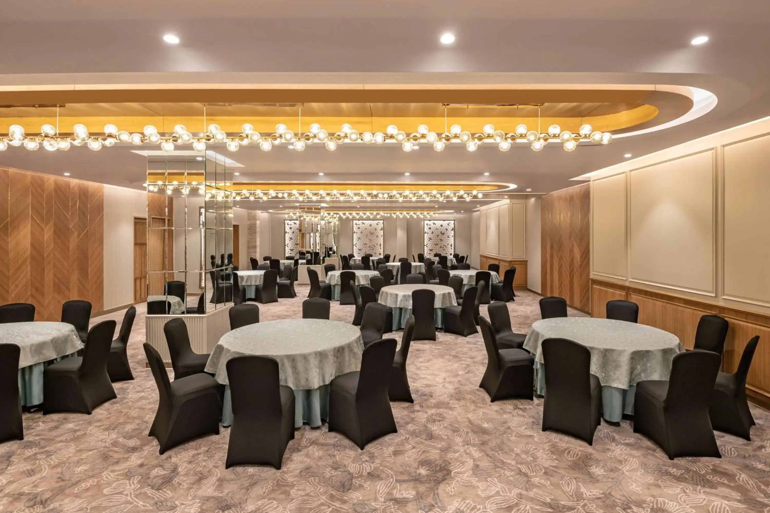Banquet/Function facilities, Banquet Facilities in Radisson Hotel Sector 29 Gurugram