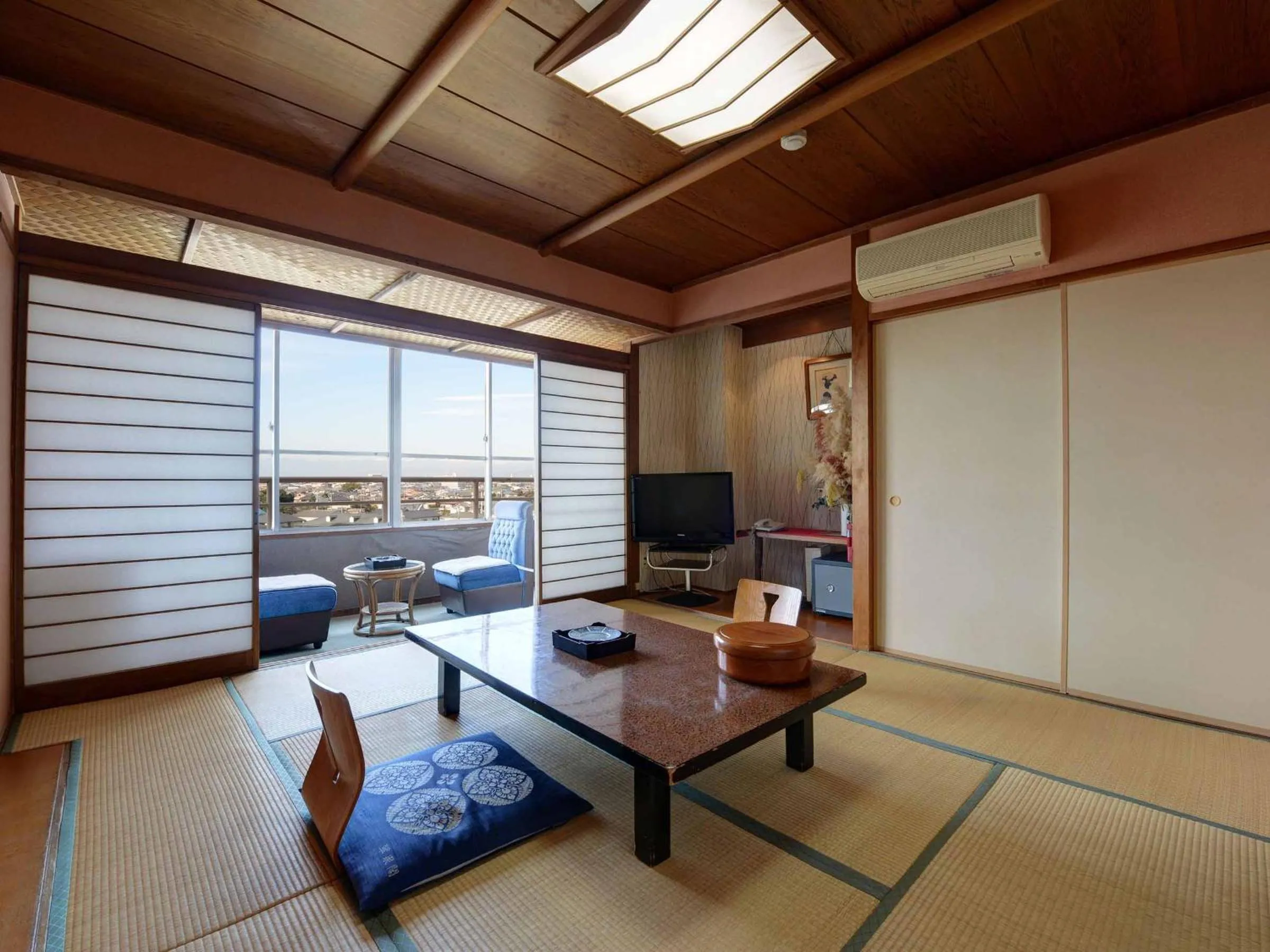 Photo of the whole room in Suisenkaku