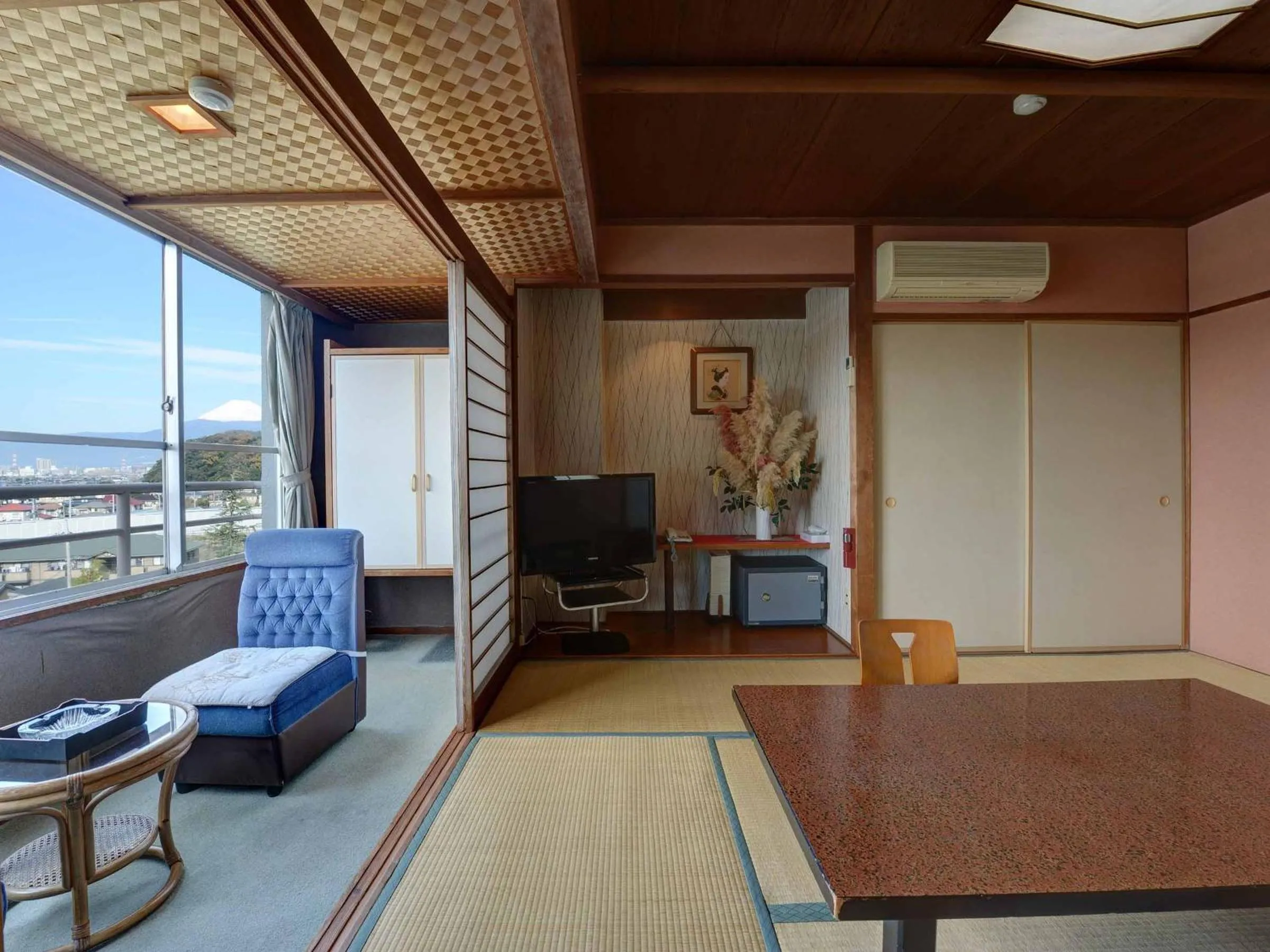 Photo of the whole room in Suisenkaku