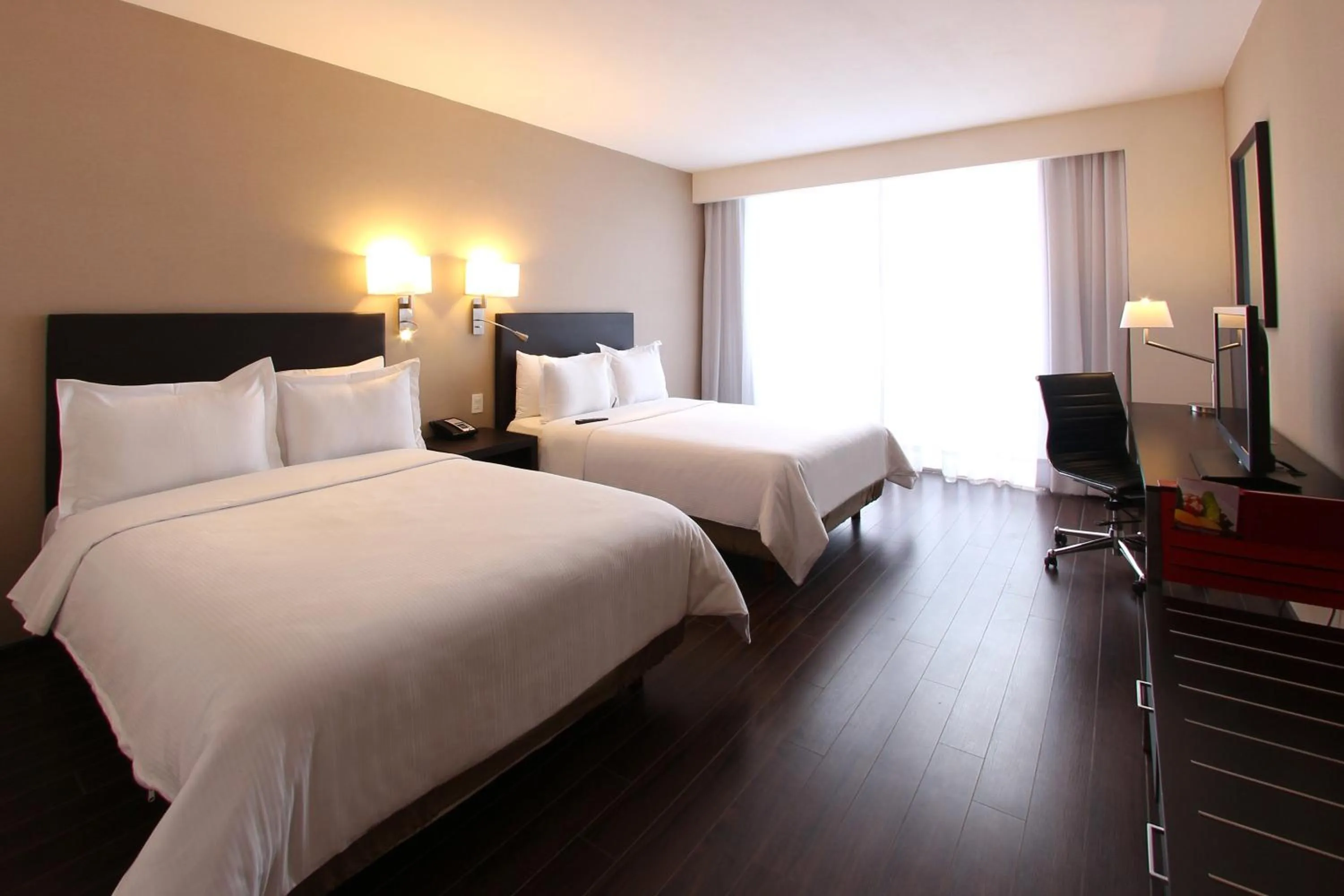 Photo of the whole room, Bed in Fiesta Inn Insurgentes Viaducto
