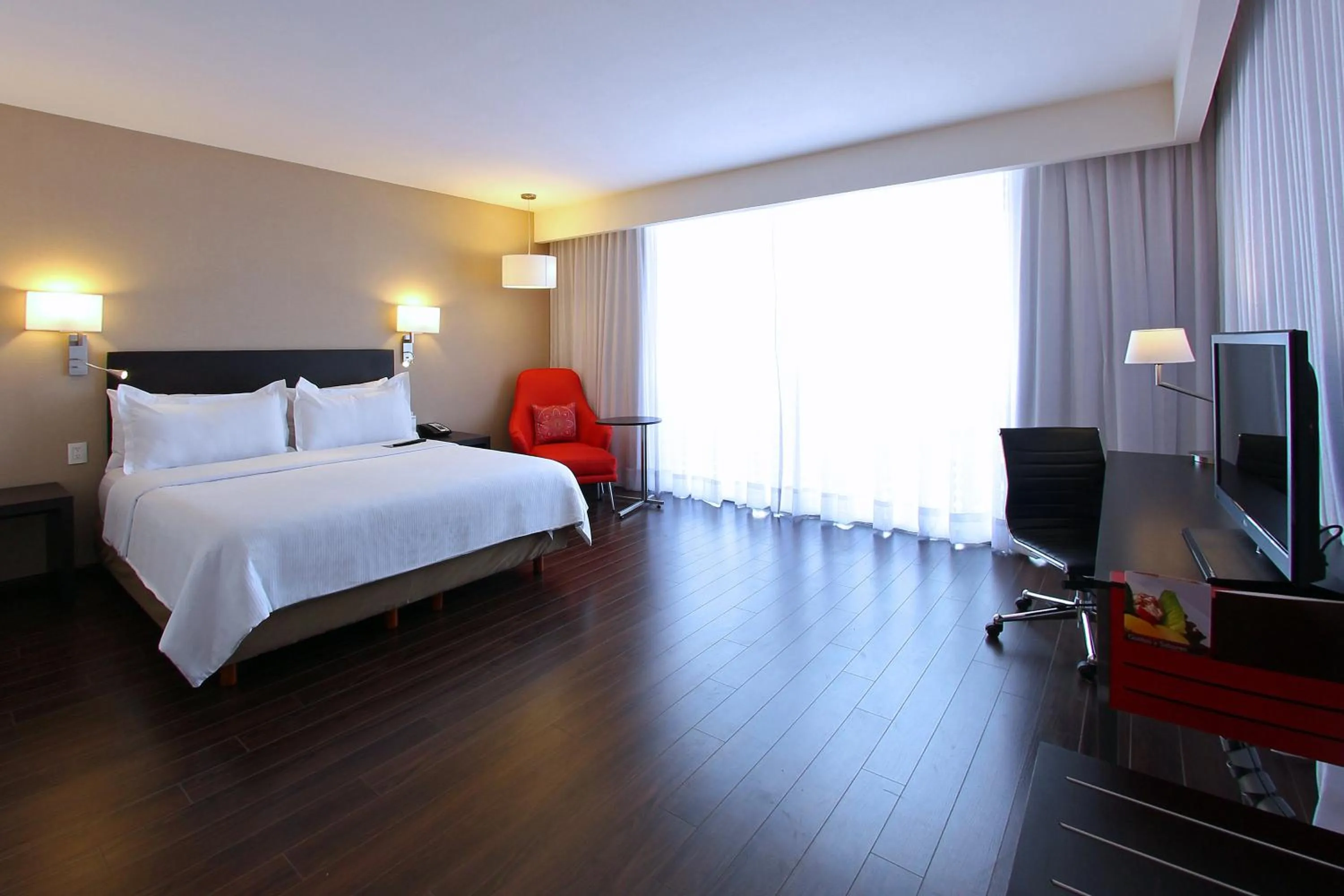 Photo of the whole room, Bed in Fiesta Inn Insurgentes Viaducto