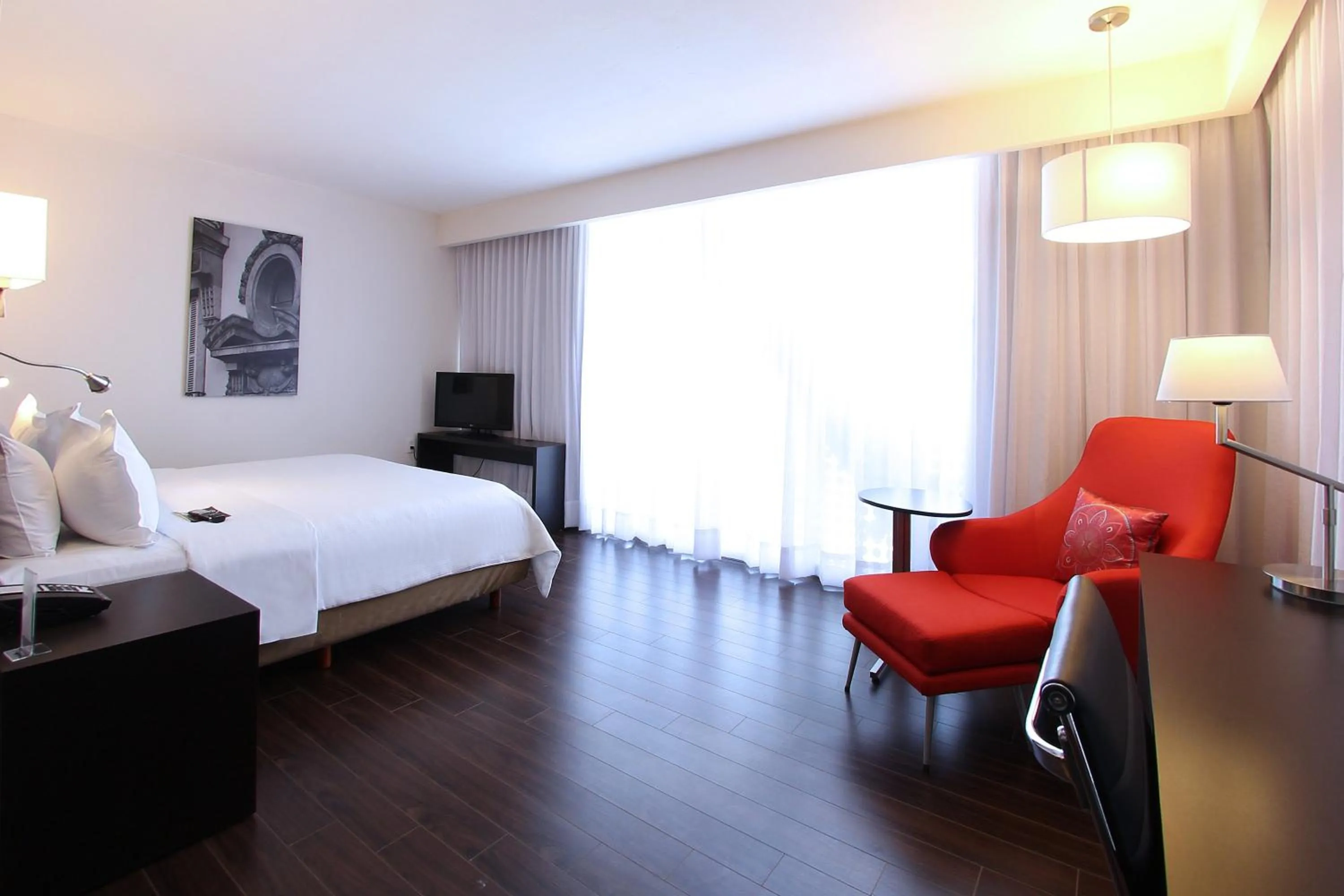 Photo of the whole room, Bed in Fiesta Inn Insurgentes Viaducto