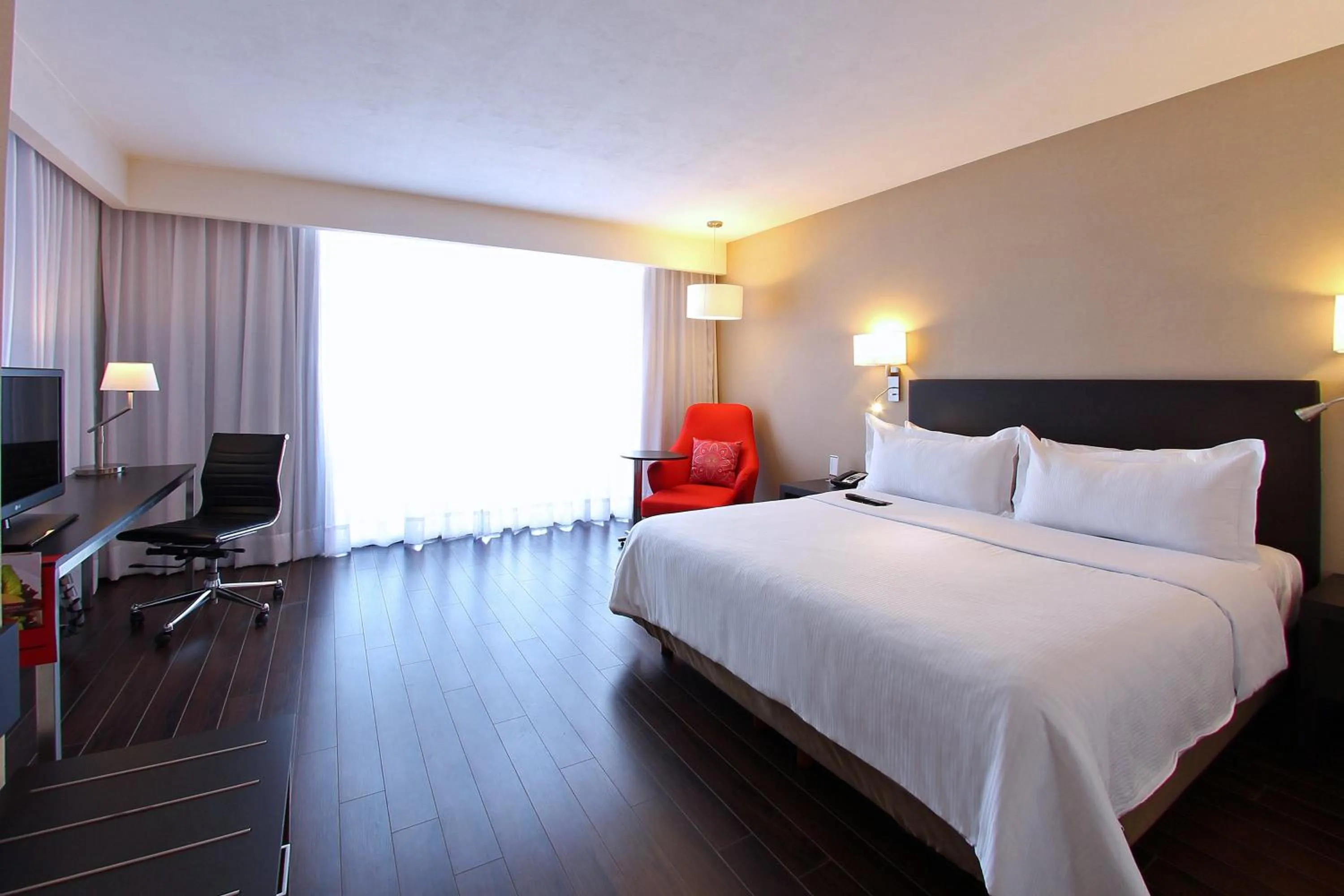 Photo of the whole room, Bed in Fiesta Inn Insurgentes Viaducto
