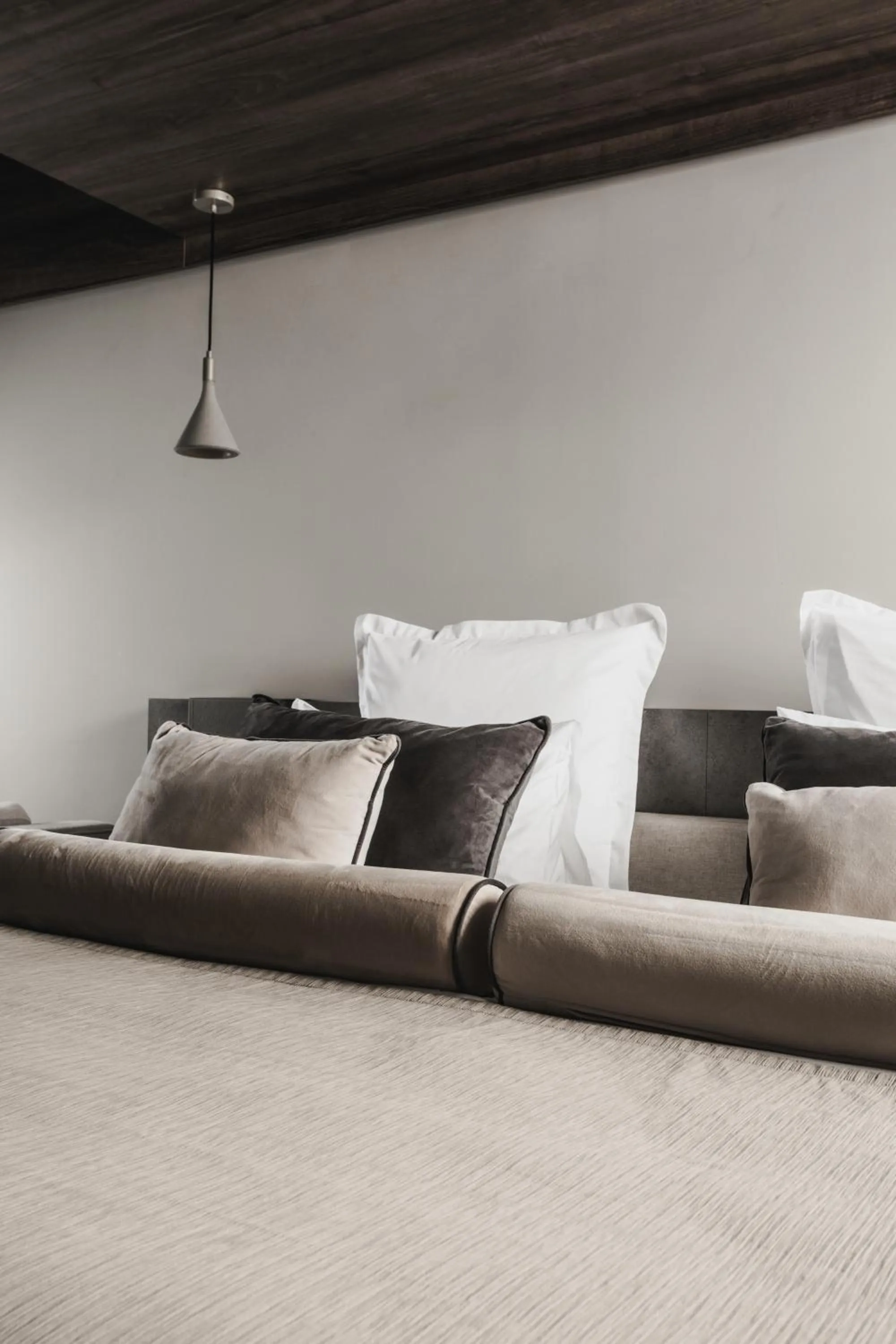 Bed in Paloma Finesse Side