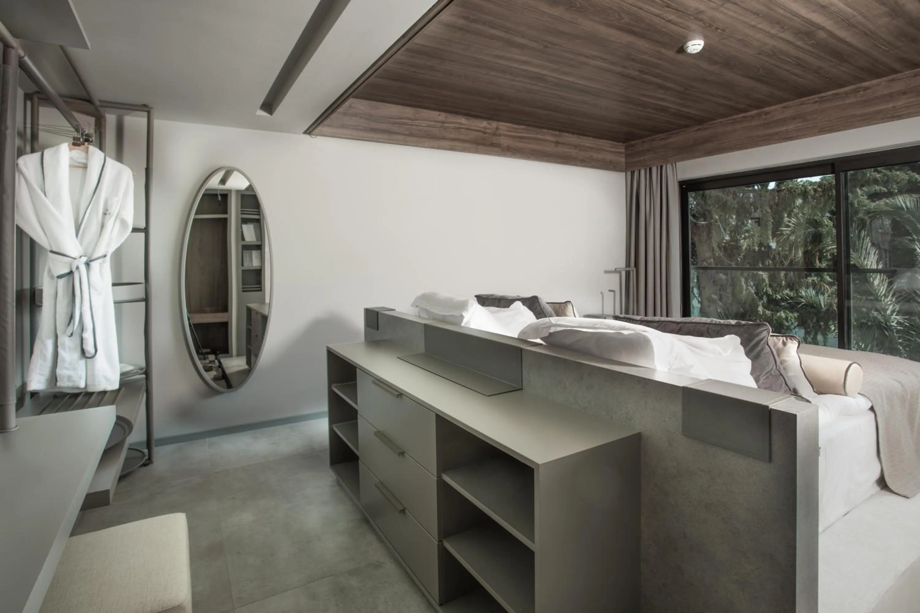 Bedroom, Bed in Paloma Finesse Side