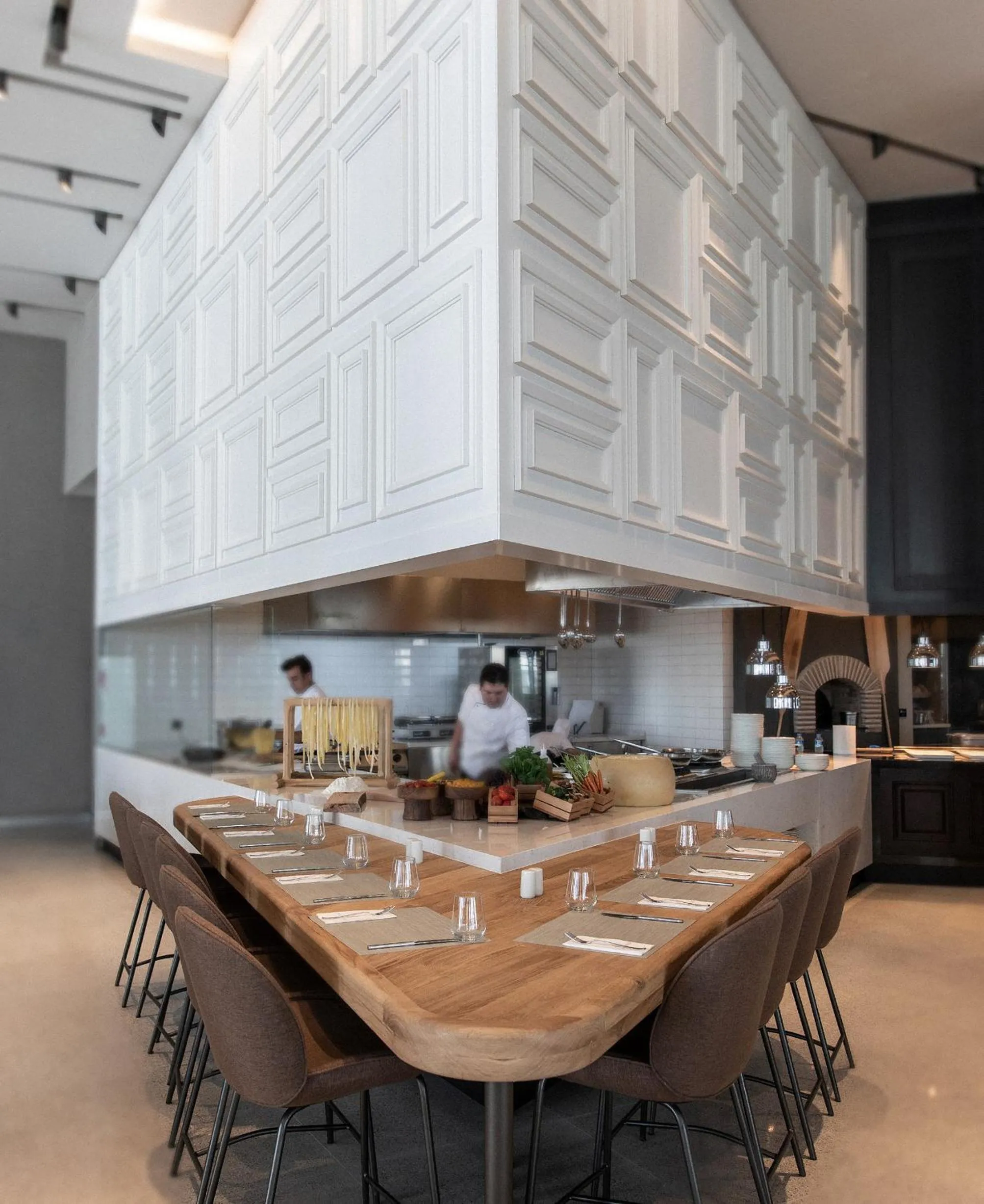 Dining area in Paloma Finesse Side