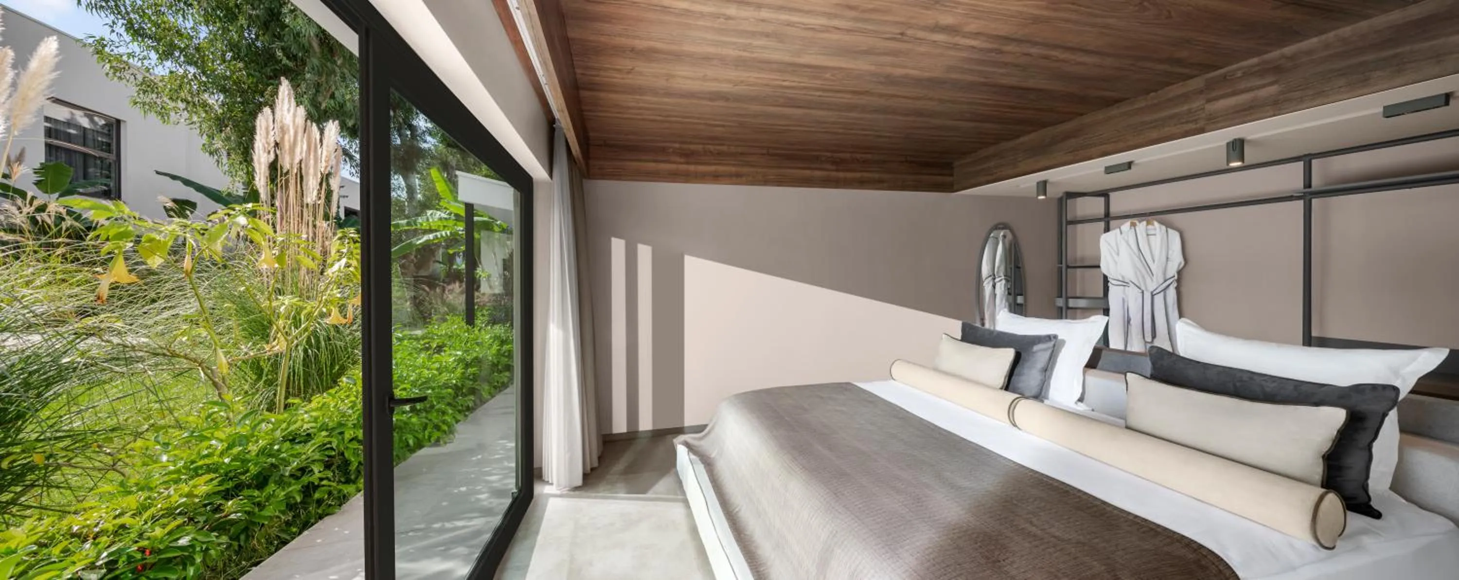 Bed in Paloma Finesse Side