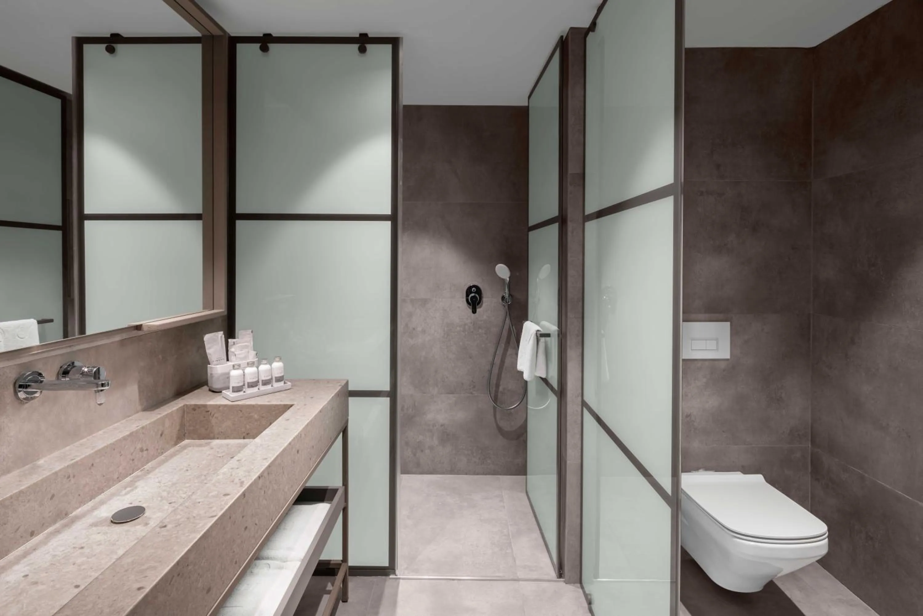 Shower in Paloma Finesse Side