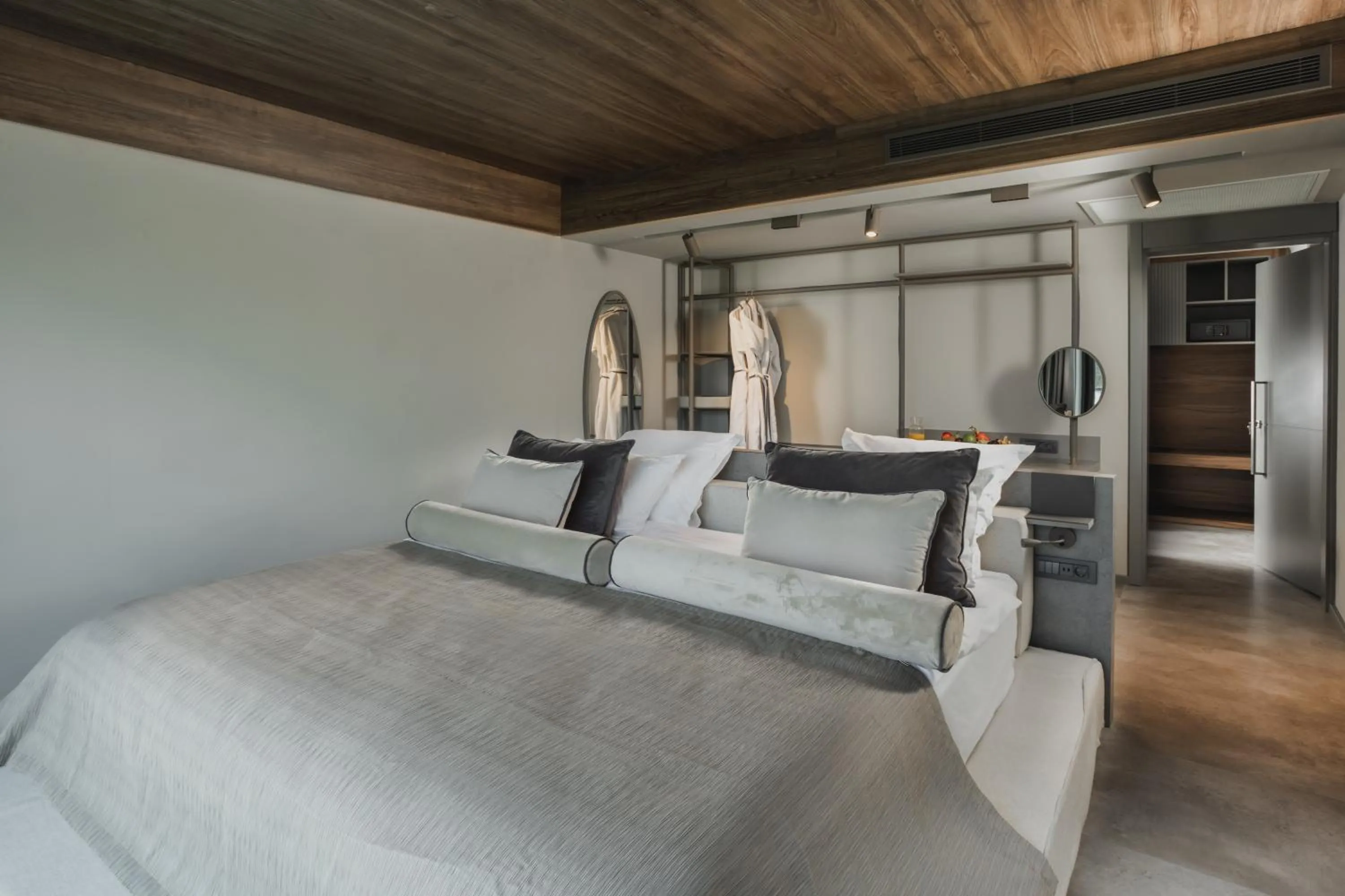 Bedroom, Bed in Paloma Finesse Side