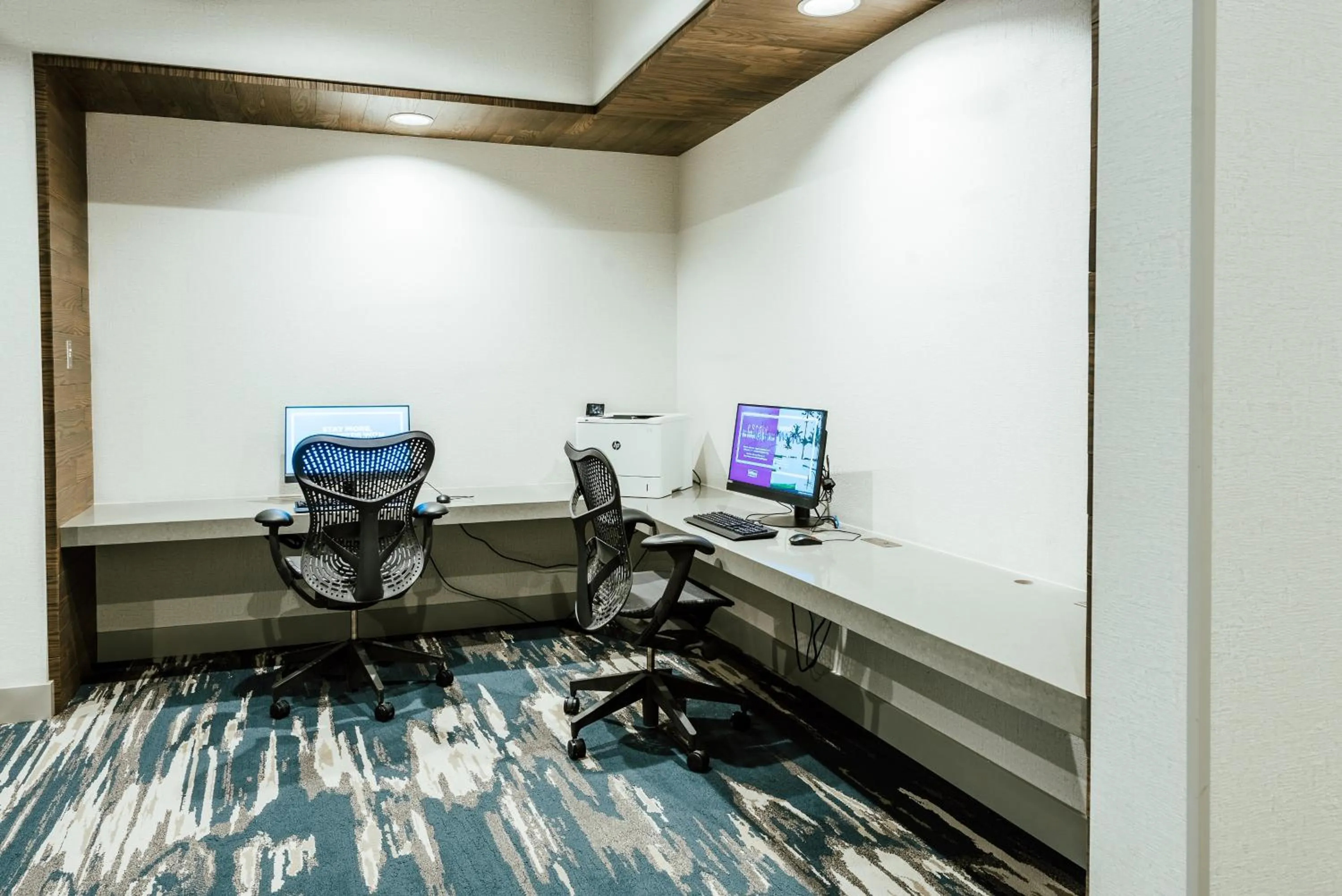 On-site shops in Hilton Garden Inn Denver Union Station