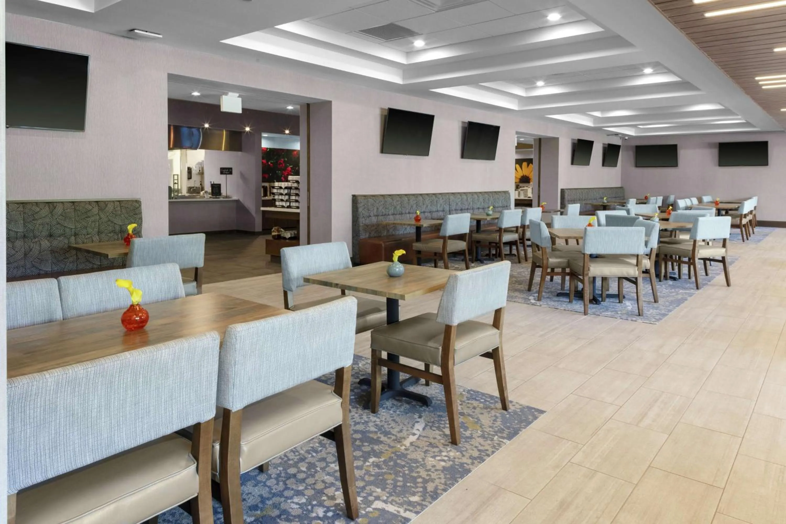 Breakfast in Embassy Suites By Hilton Grand Rapids Downtown