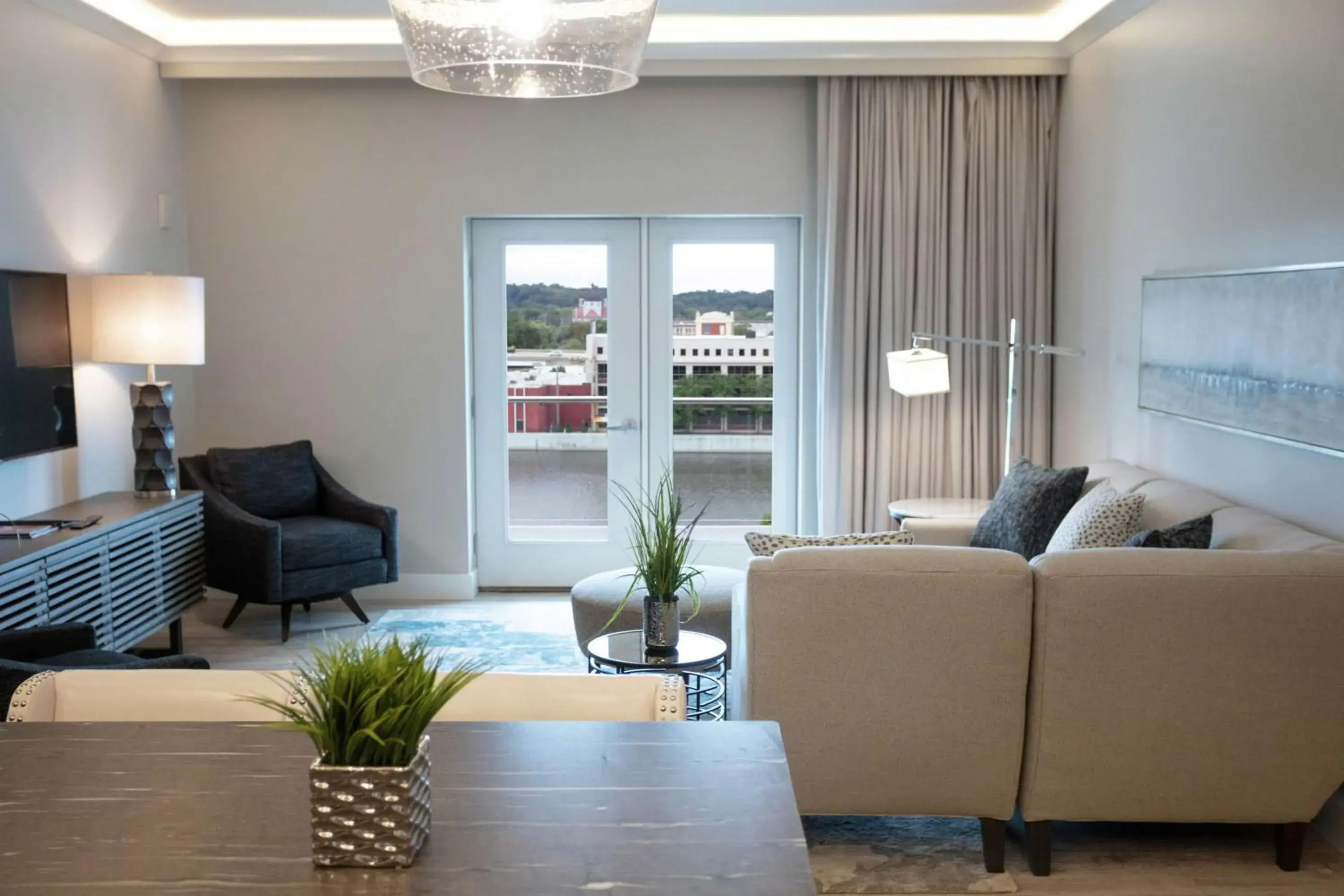 Bed in Embassy Suites By Hilton Grand Rapids Downtown Bed in Embassy Suites By Hilton Grand Rapids Downtown