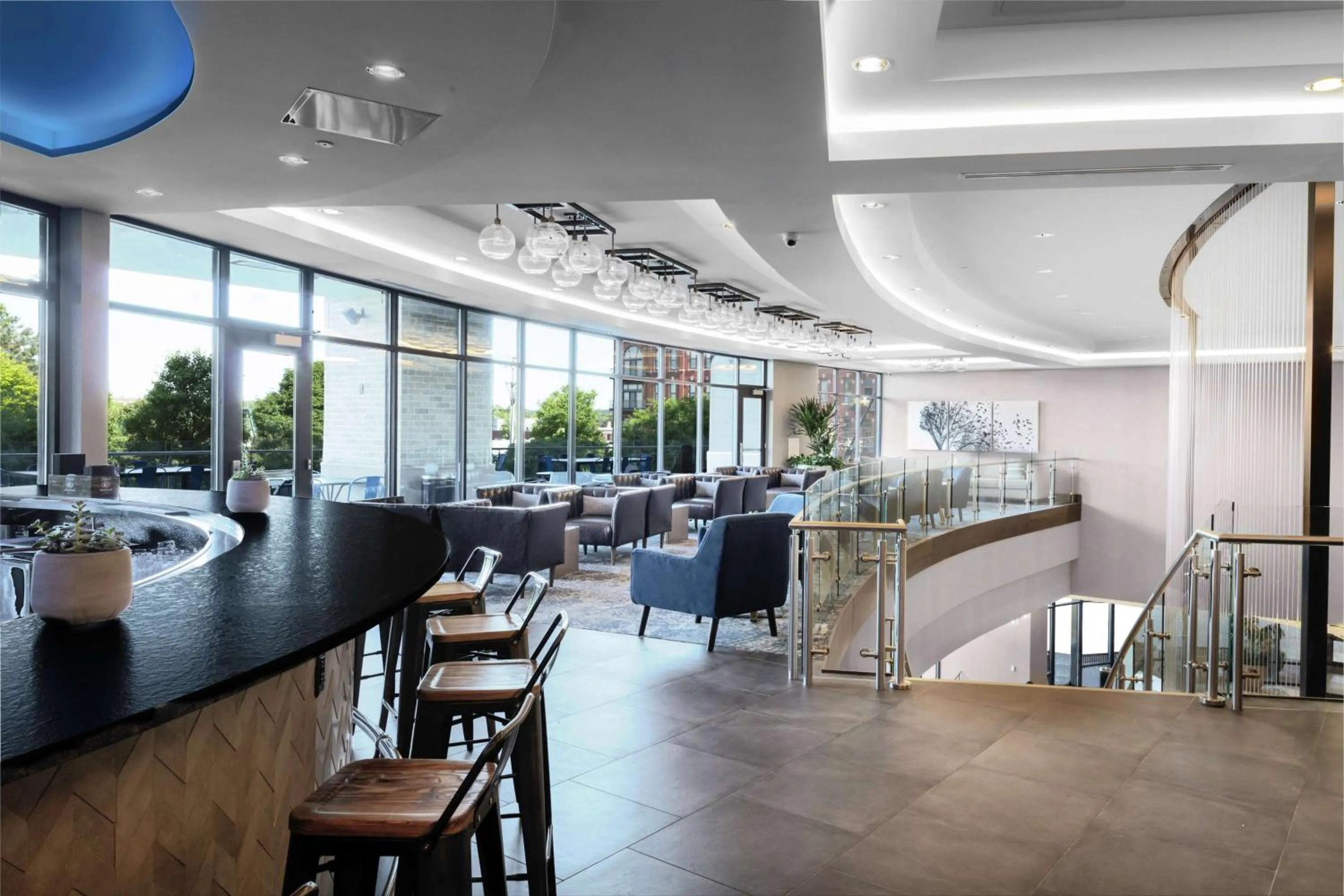 Lounge or bar in Embassy Suites By Hilton Grand Rapids Downtown