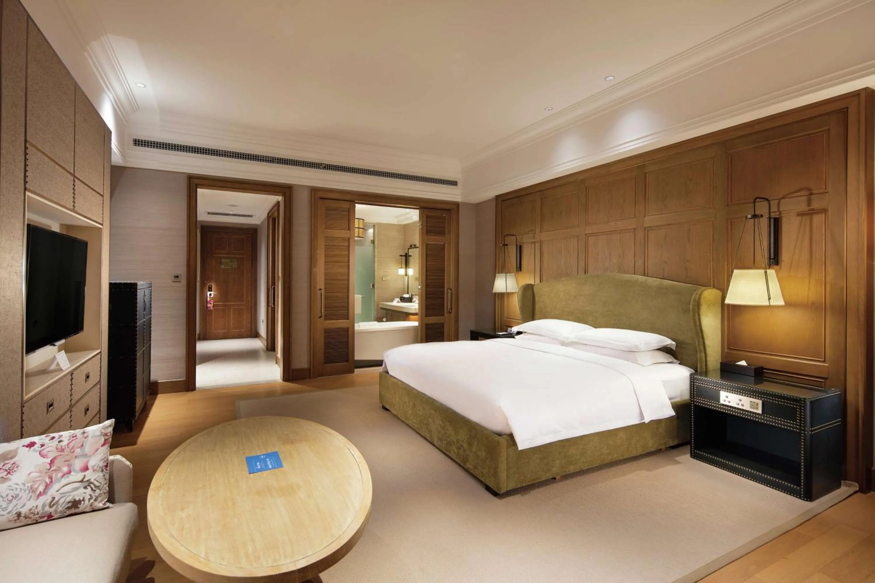 Deluxe King Room with Balcony in Hilton Wenan
