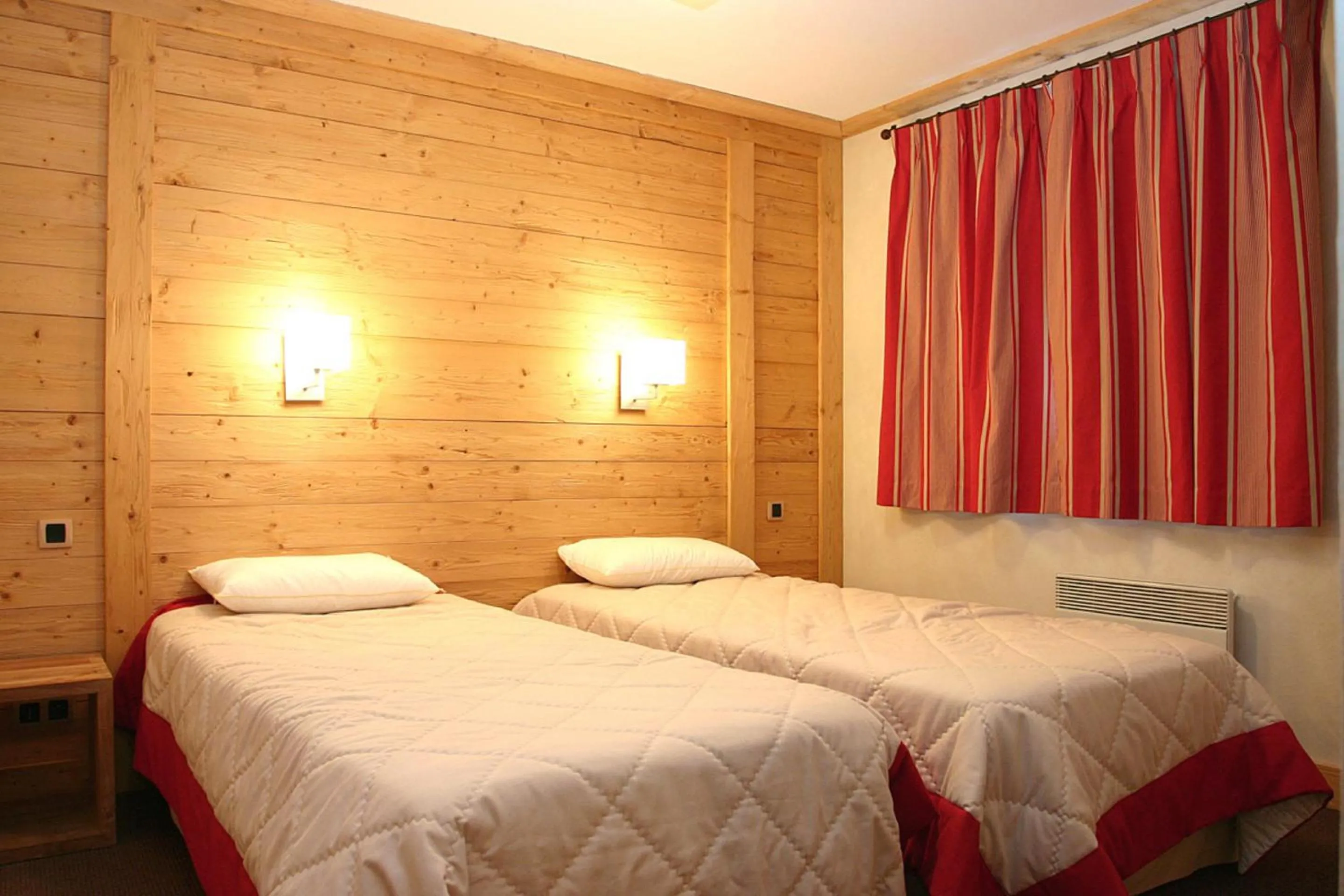 Bedroom, Bed in Vacancéole - Résidence Cortina