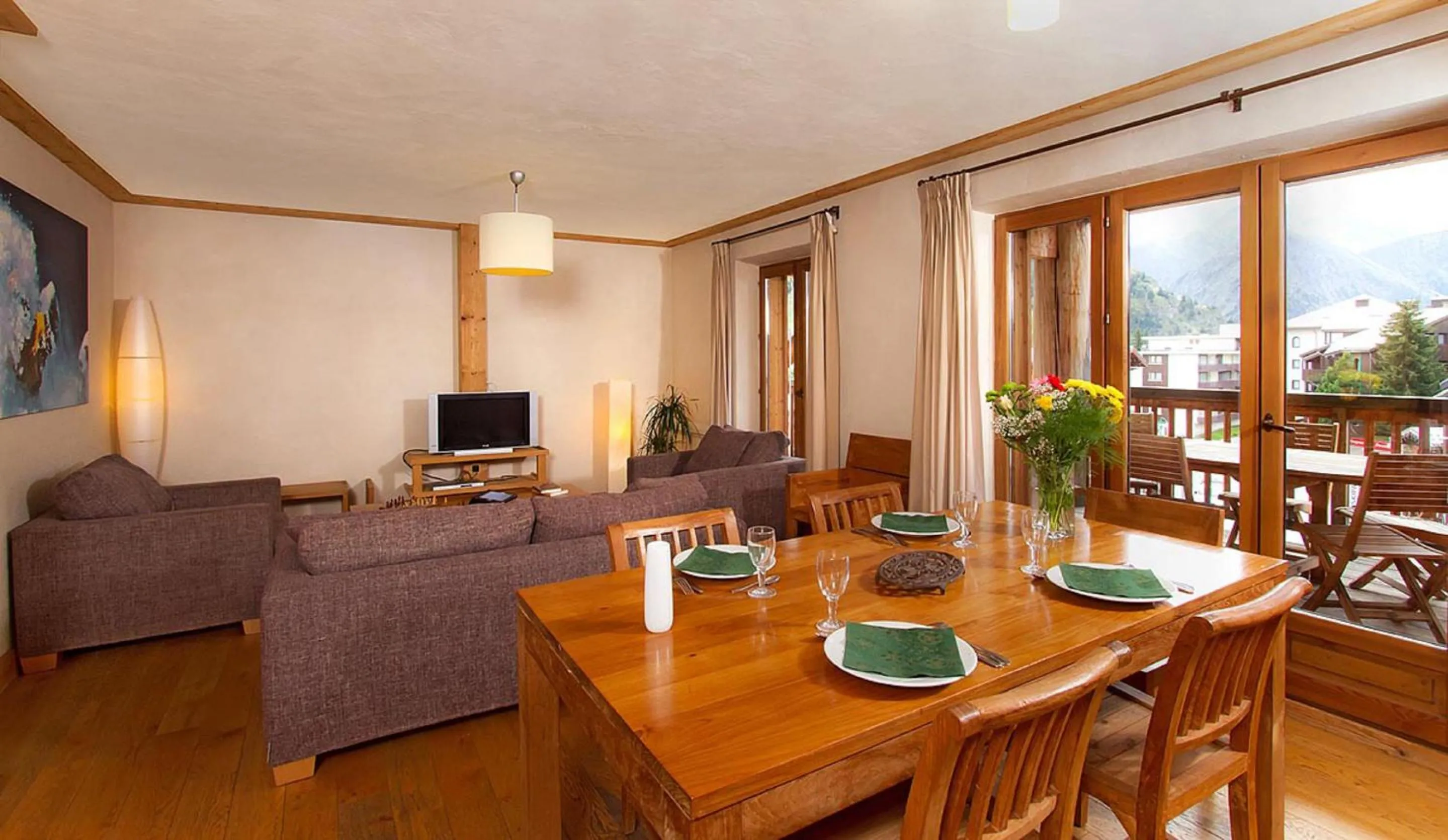 Dining area in Vacancéole - Résidence Cortina