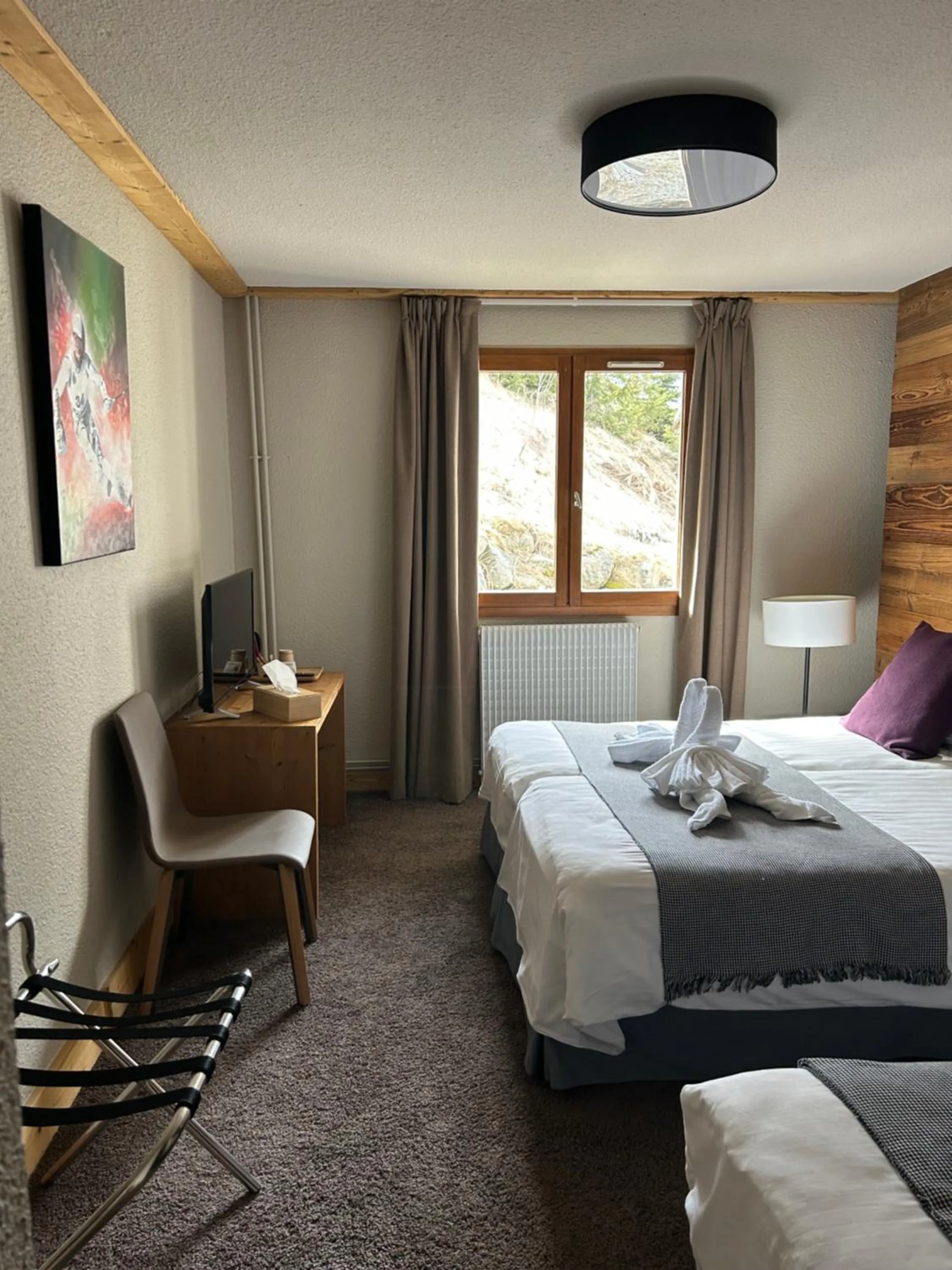 Bedroom, Bed in Hillary Hotel