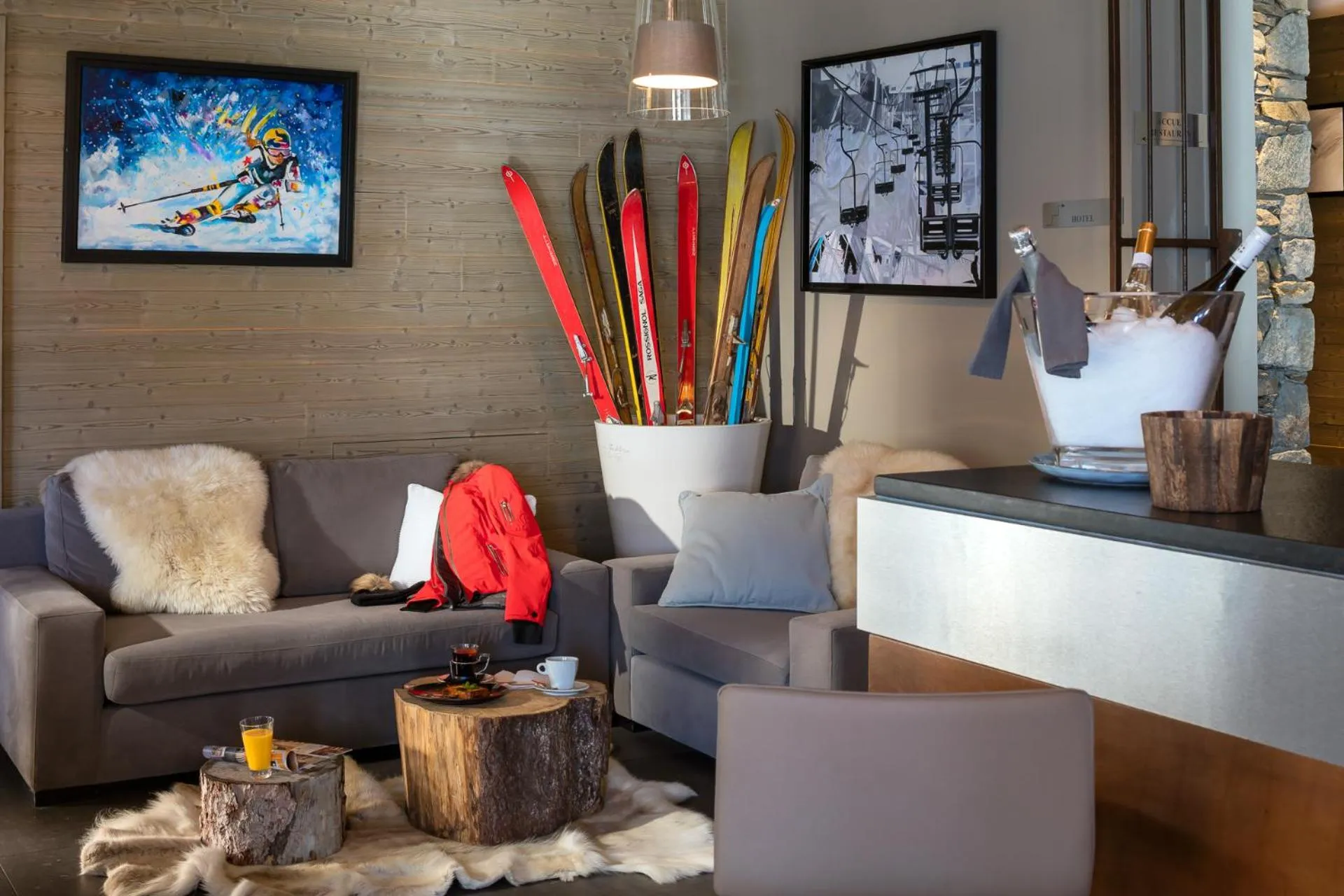 Lounge or bar in Hillary Hotel