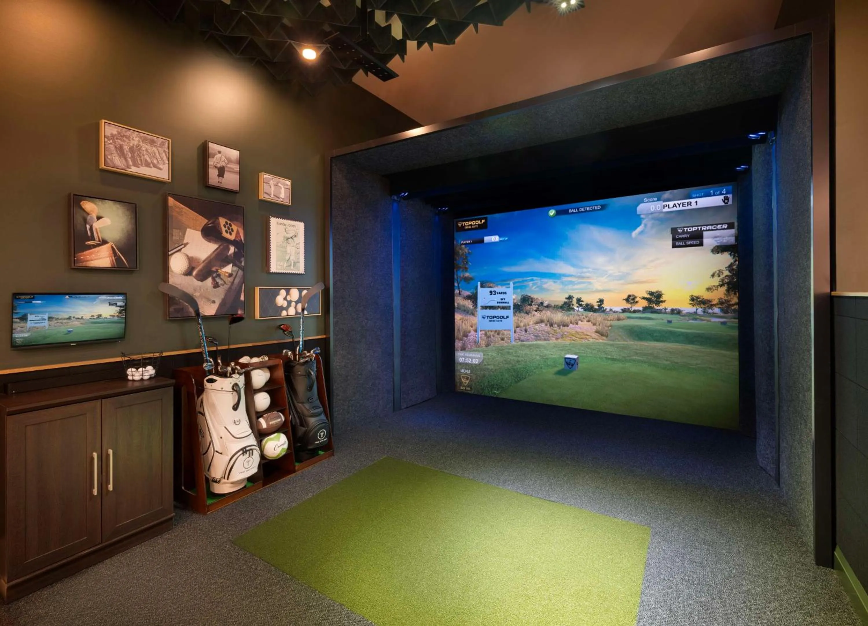 Dining area in Hilton Indianapolis Hotel & Suites