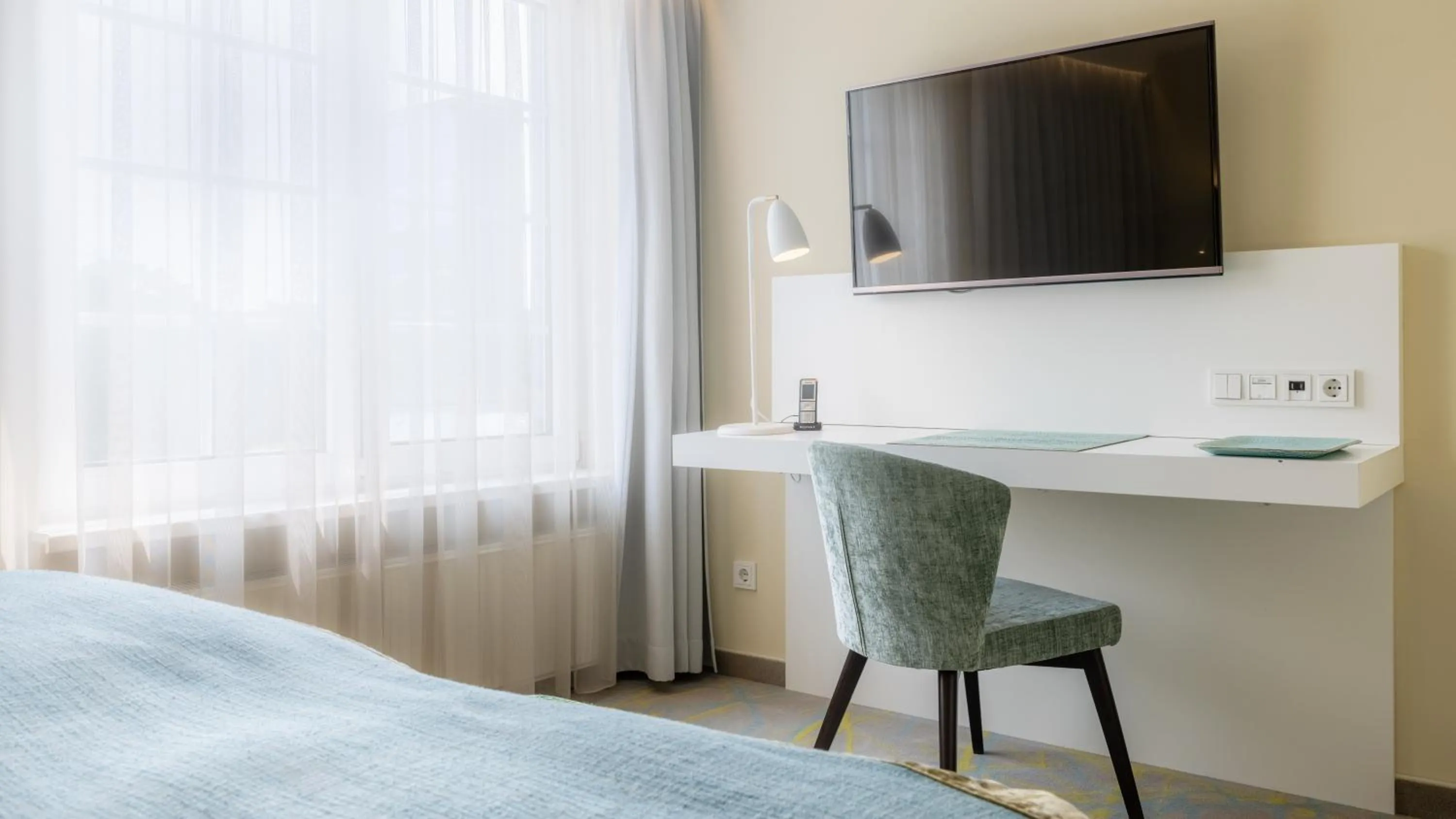 TV and multimedia, Bed in Das Vesper