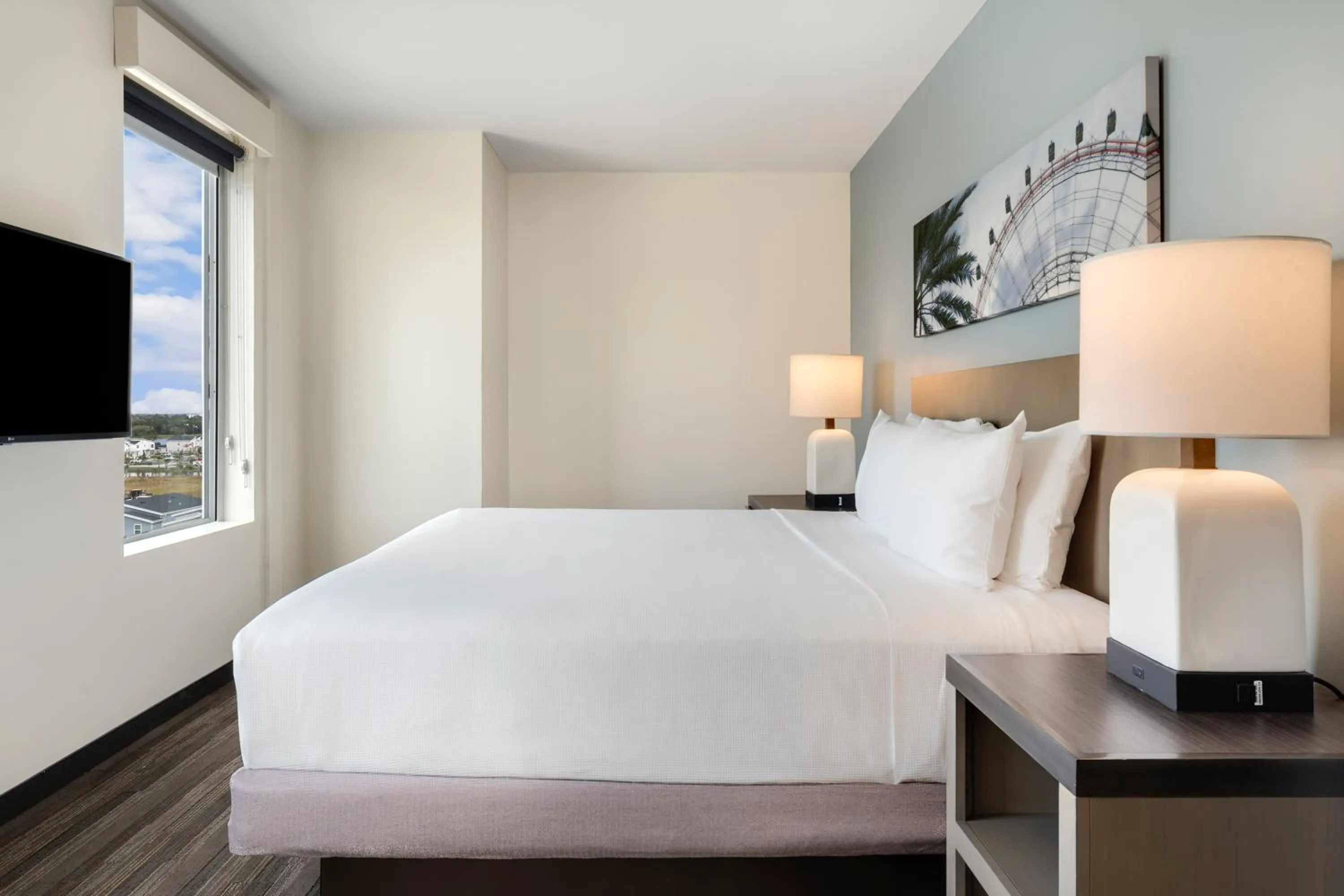 Bed in Hyatt House Orlando International Drive