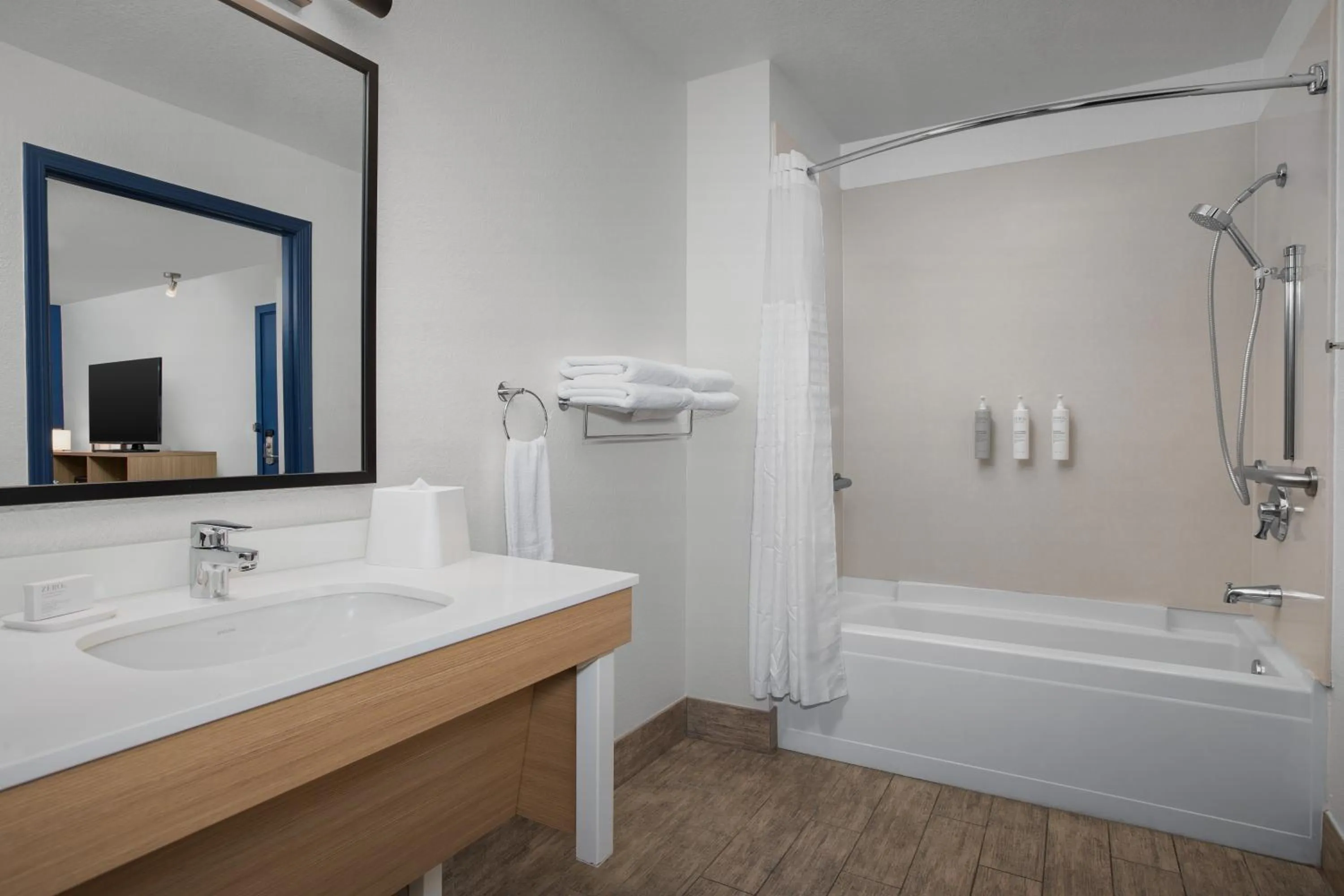 Bedroom in Spark by Hilton San Jose Airport