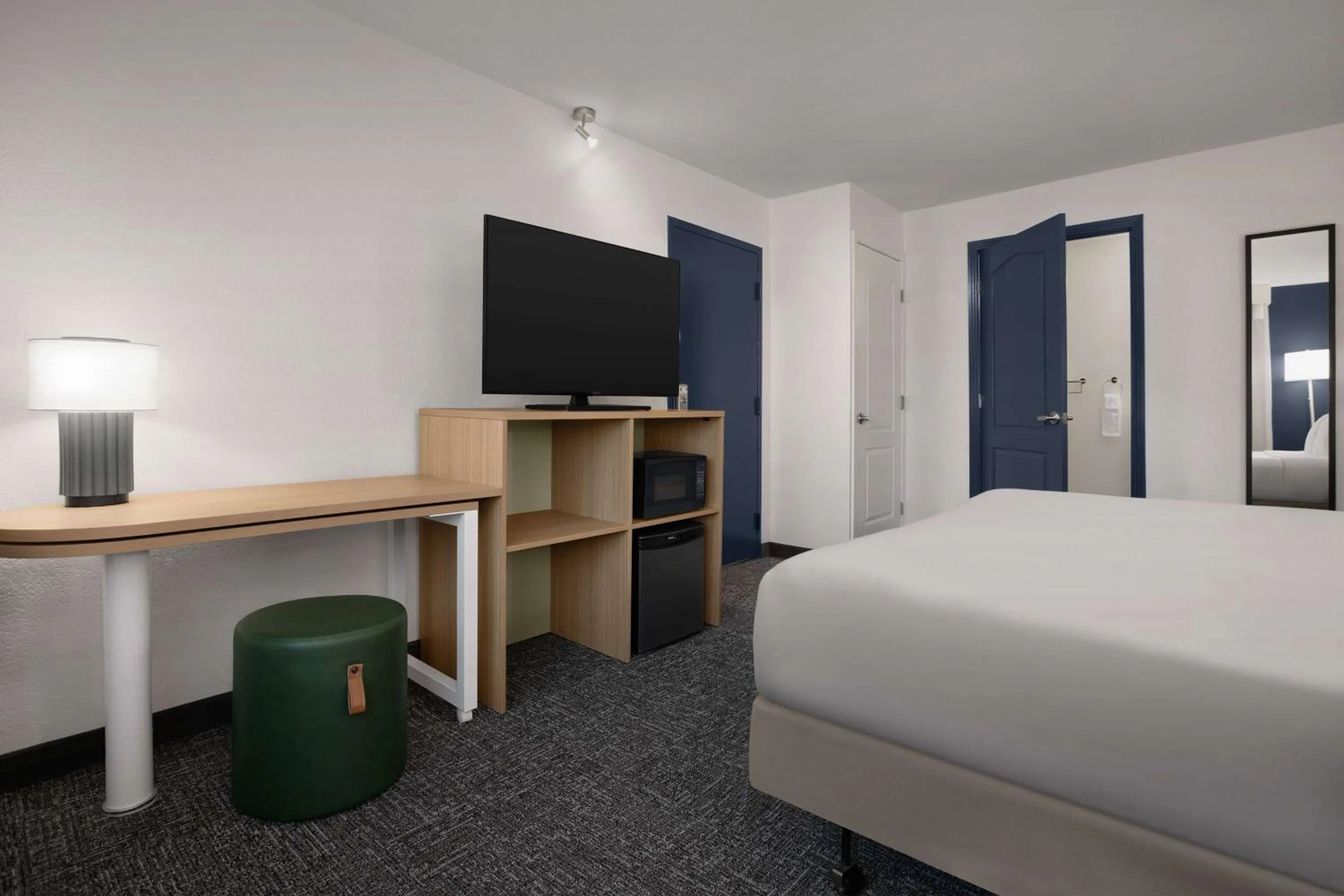 Bedroom, Bed in Spark by Hilton San Jose Airport