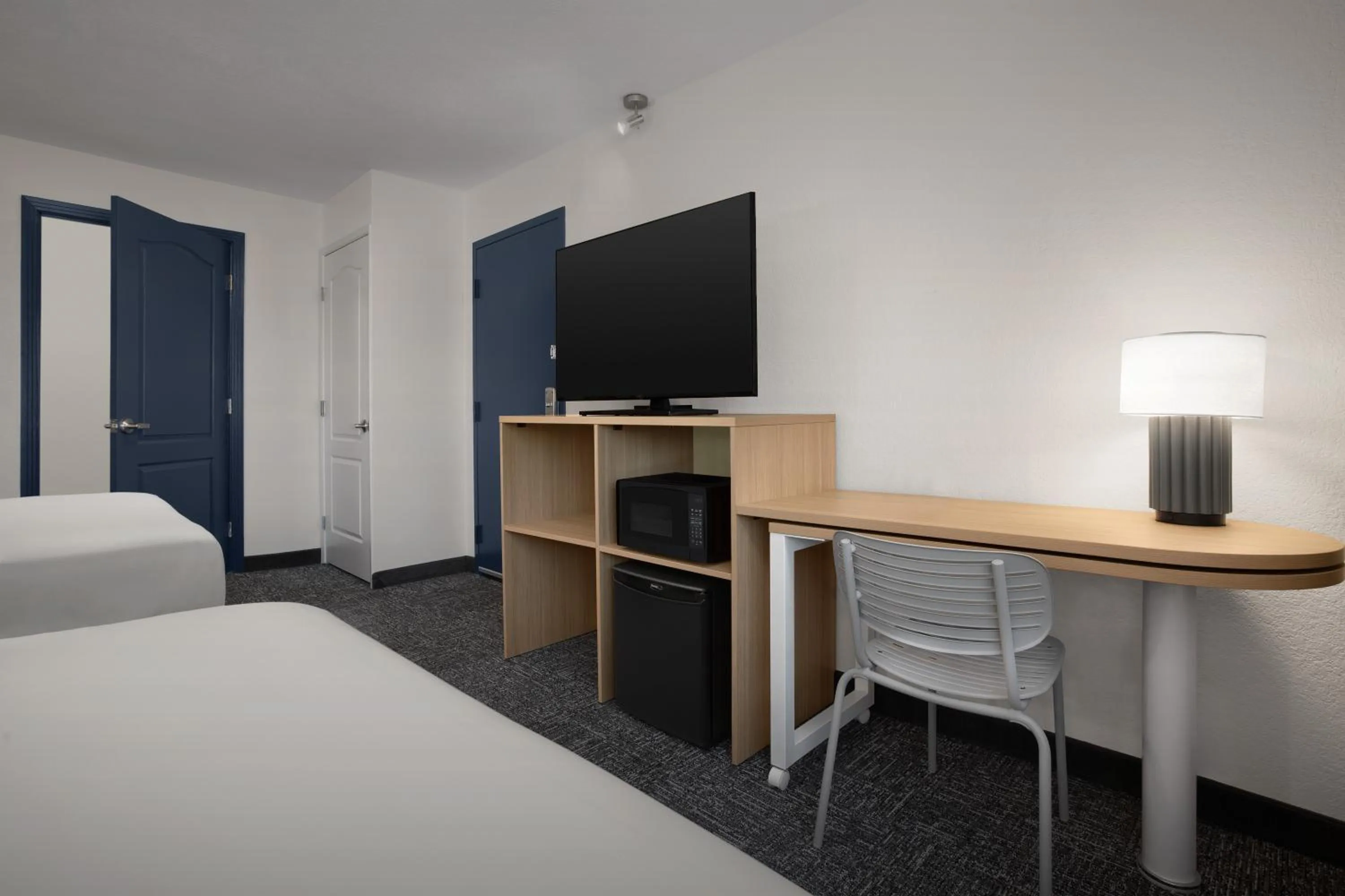 Bedroom, Bed in La Quinta by Wyndham San Jose Airport