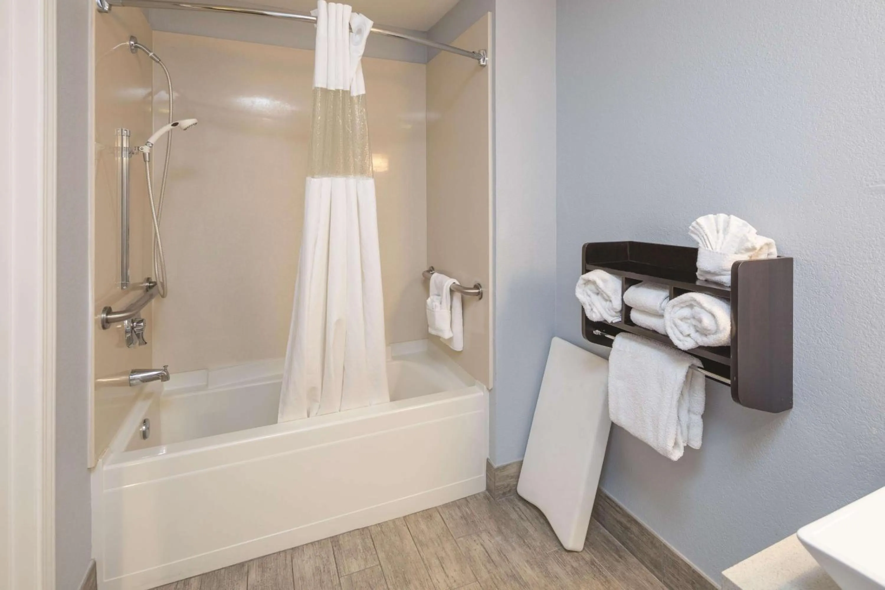 King Room in La Quinta by Wyndham San Jose Airport