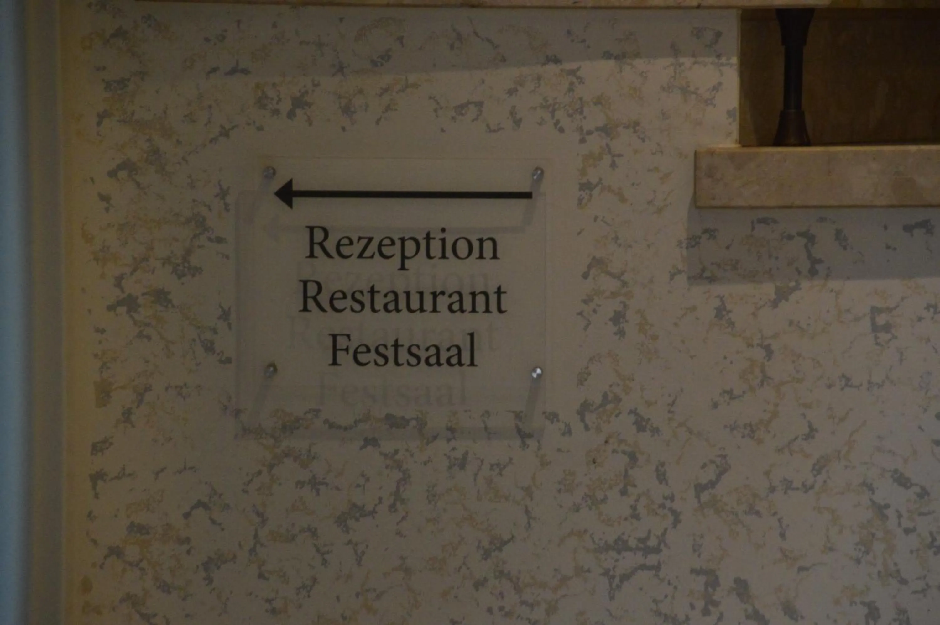 Property logo or sign in Hotel Zum Großen Krug