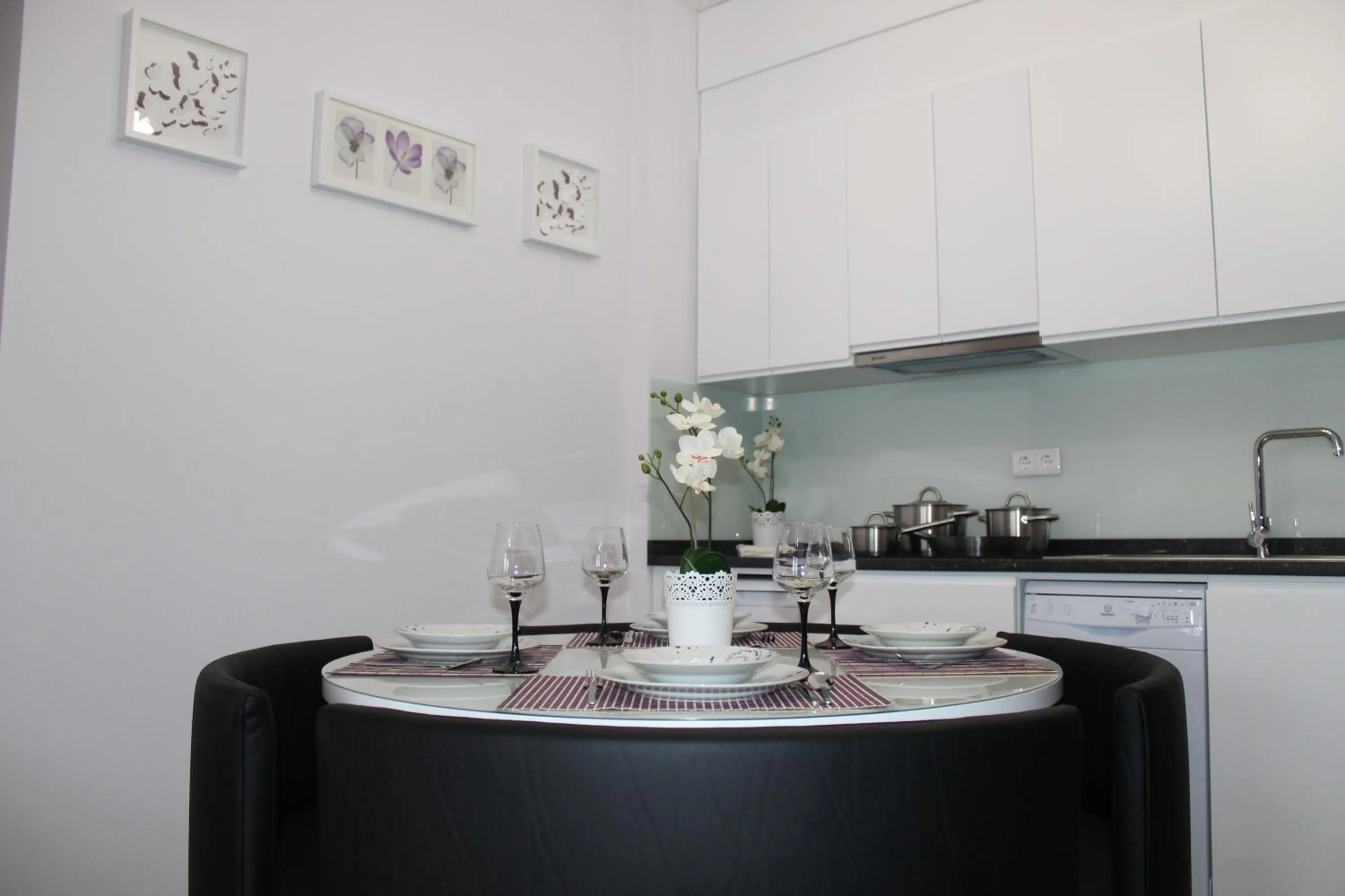 Kitchen or kitchenette in Vivacity Porto - Rooms & Apartments